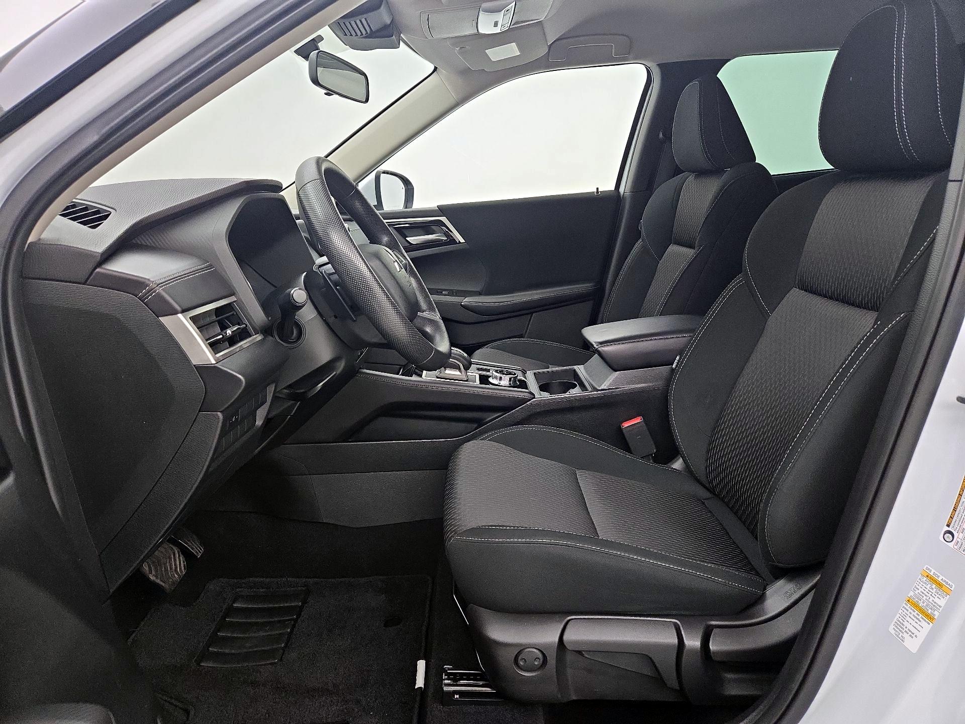Thumbnail: 2022 Mitsubishi Outlander - 11