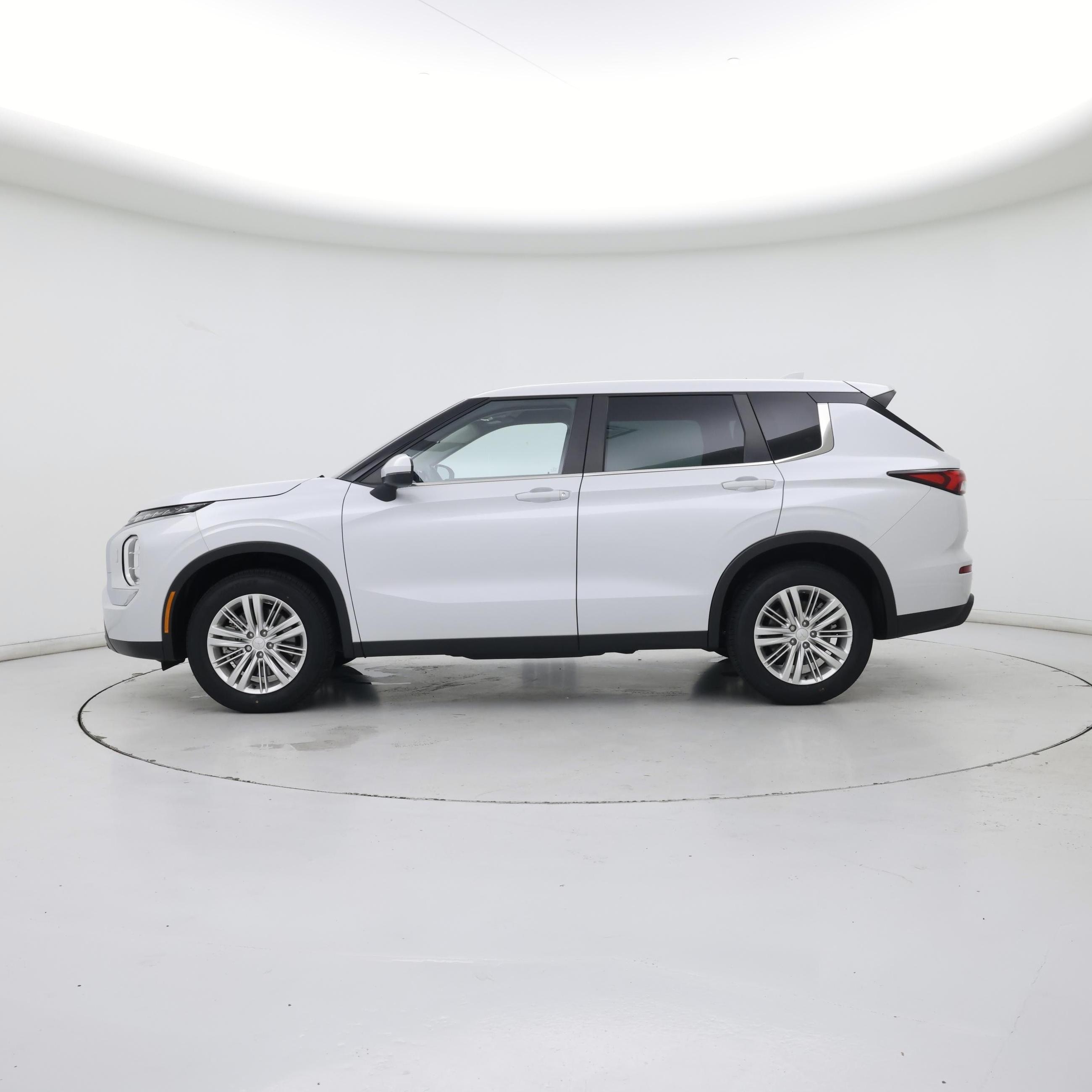 Thumbnail: 2022 Mitsubishi Outlander - 3