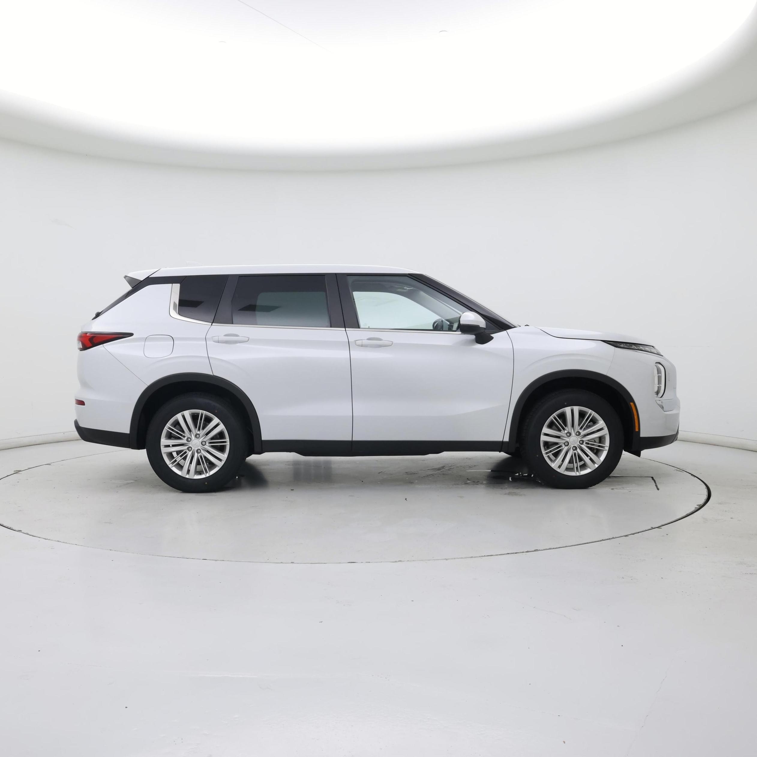 Thumbnail: 2022 Mitsubishi Outlander - 7