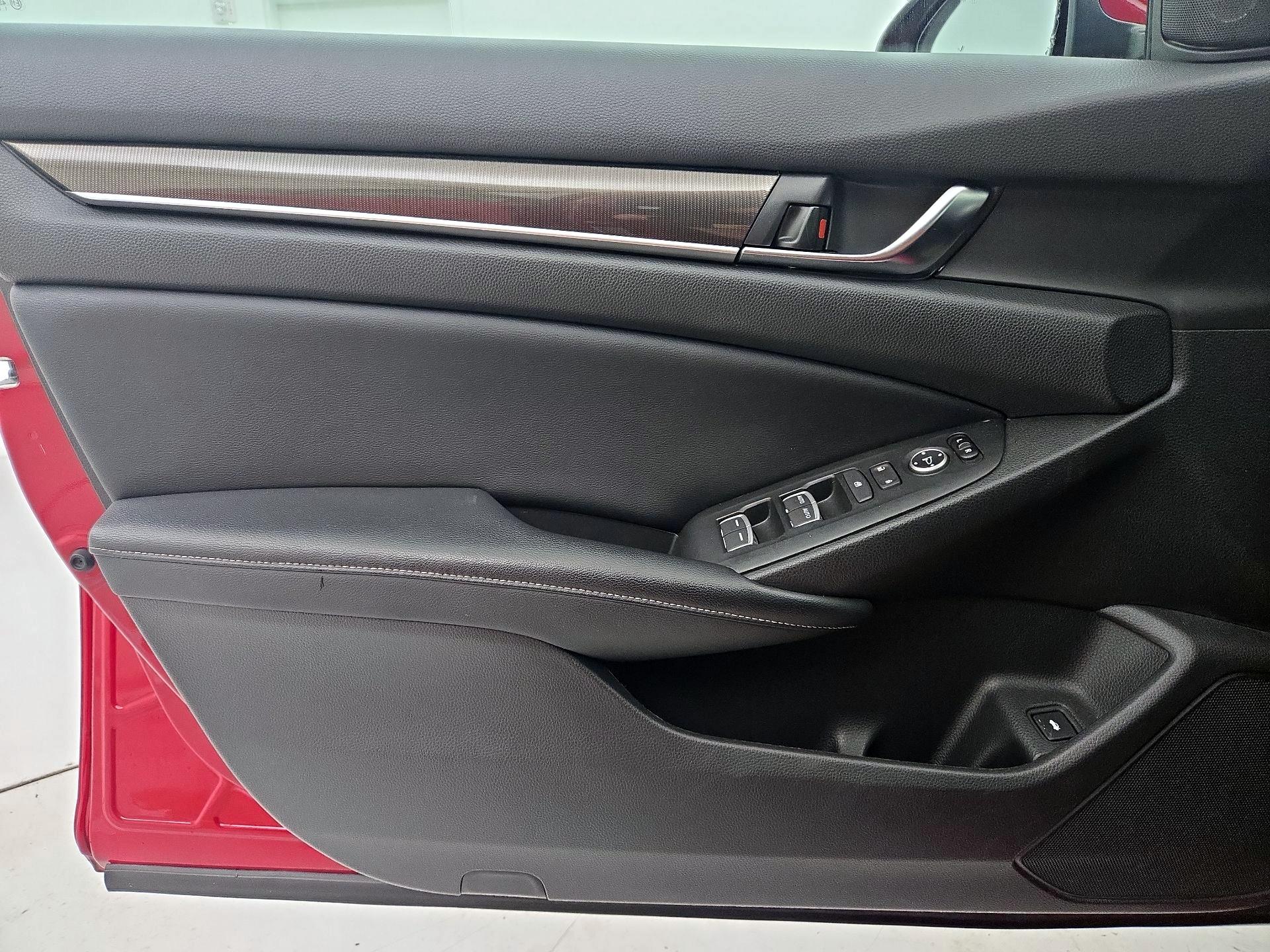 Thumbnail: 2018 Honda Accord - 12