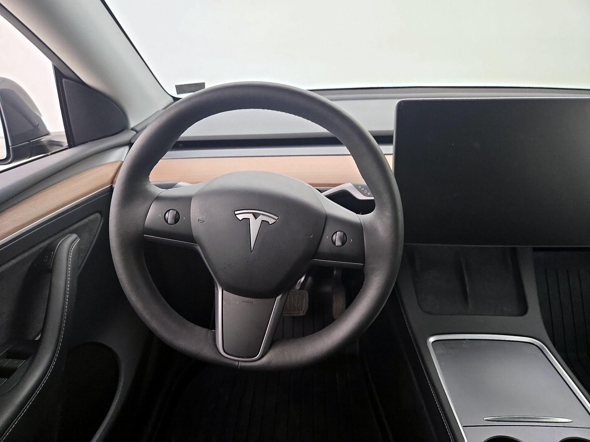 Thumbnail: 2023 Tesla Model Y - 10
