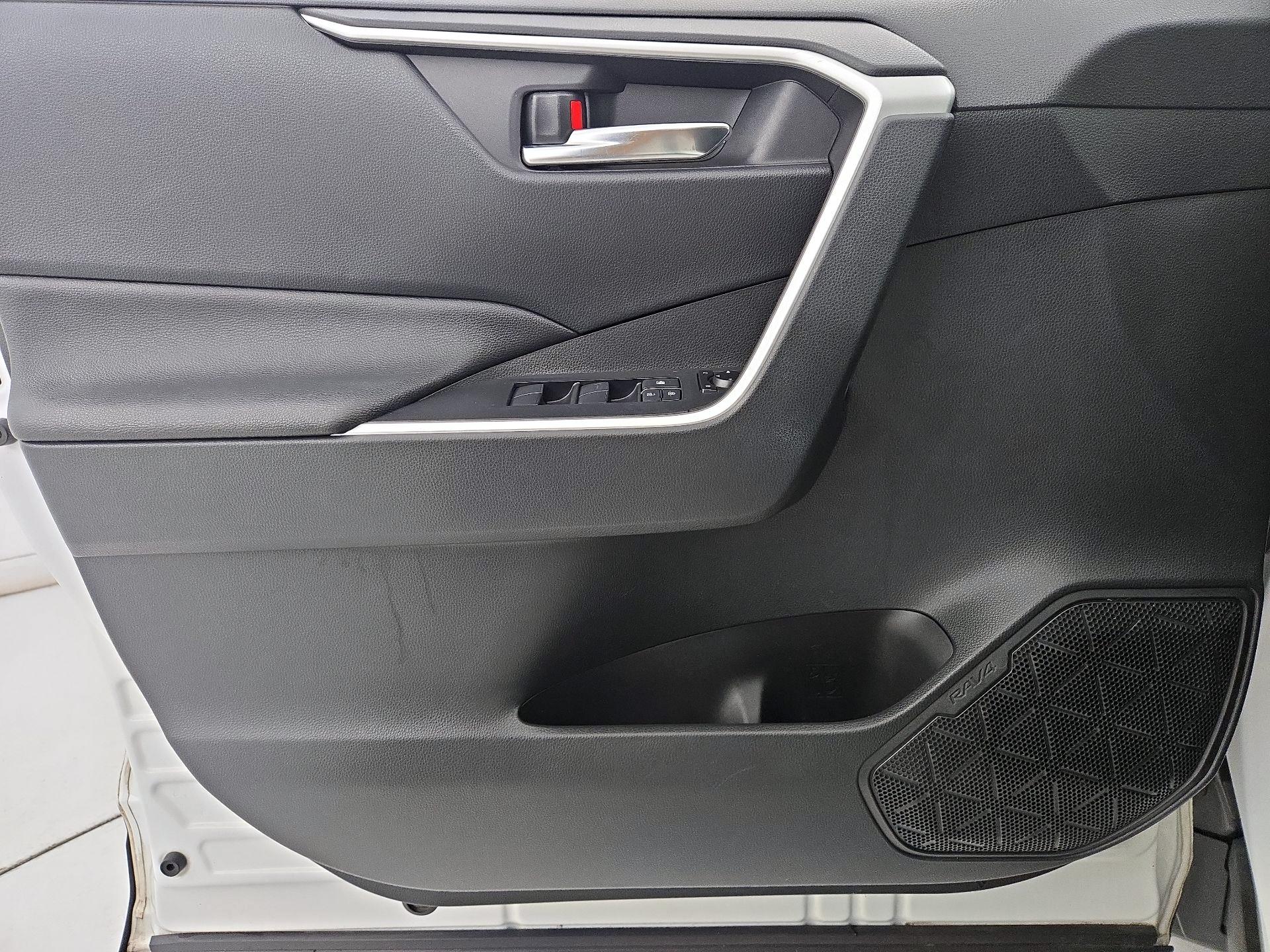 Thumbnail: 2019 Toyota RAV4 - 12