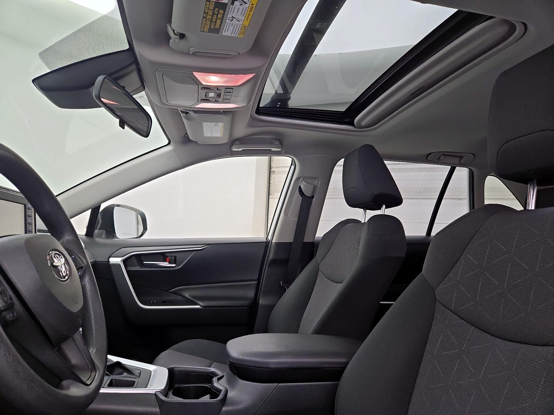 Thumbnail: 2019 Toyota RAV4 - 18