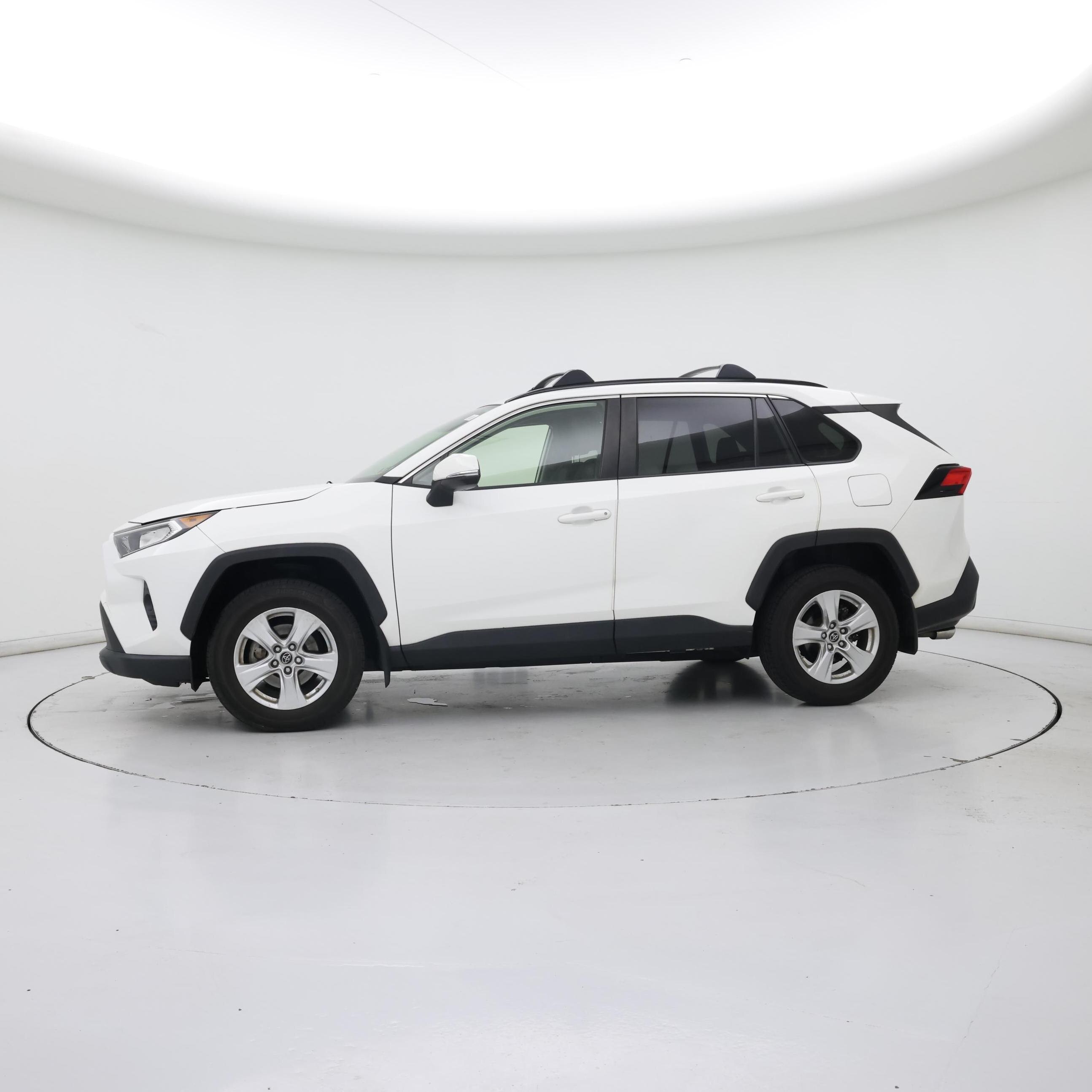 Thumbnail: 2019 Toyota RAV4 - 3