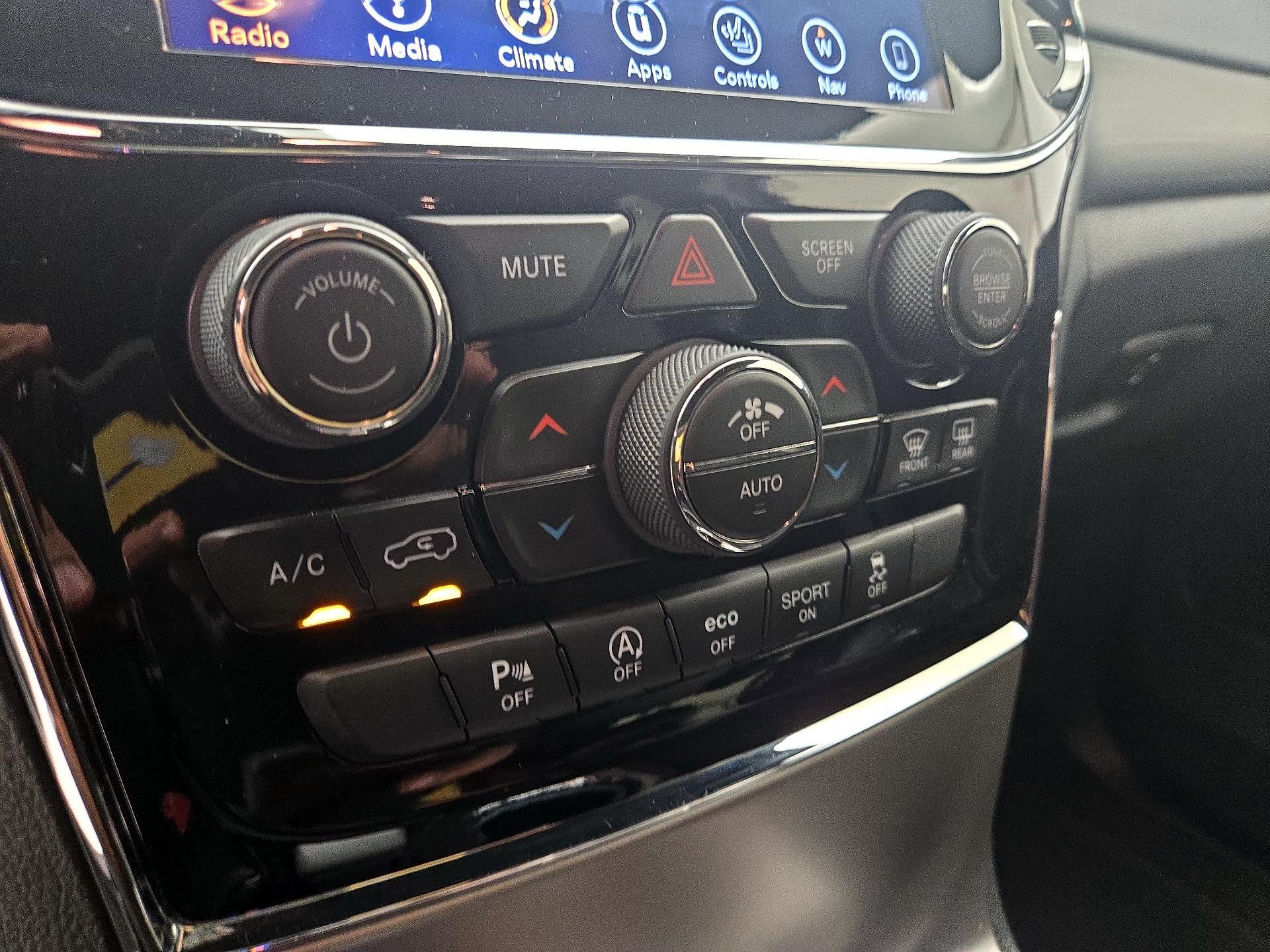 Thumbnail: 2019 Jeep Grand Cherokee - 17