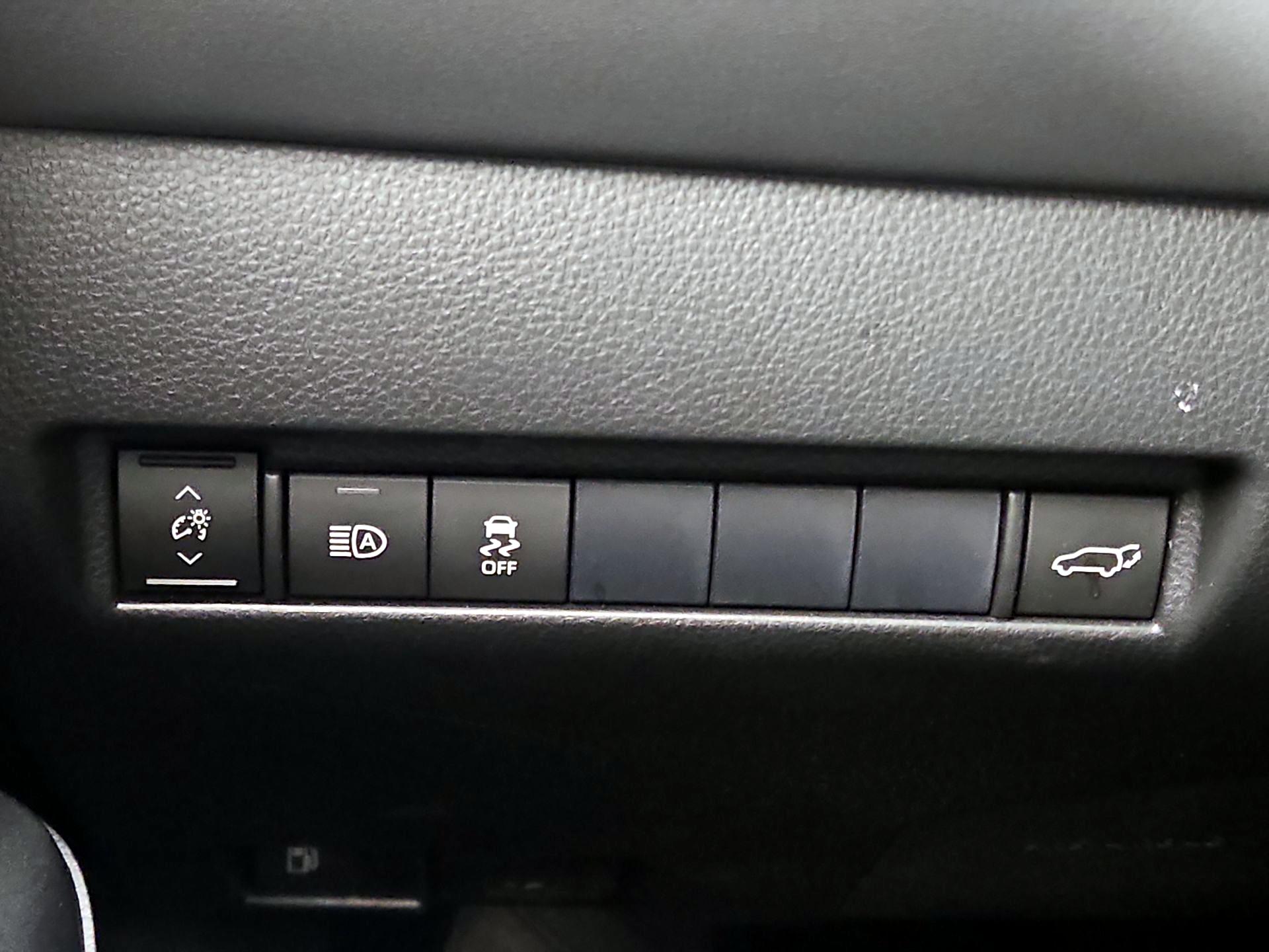 Thumbnail: 2021 Toyota Venza - 13