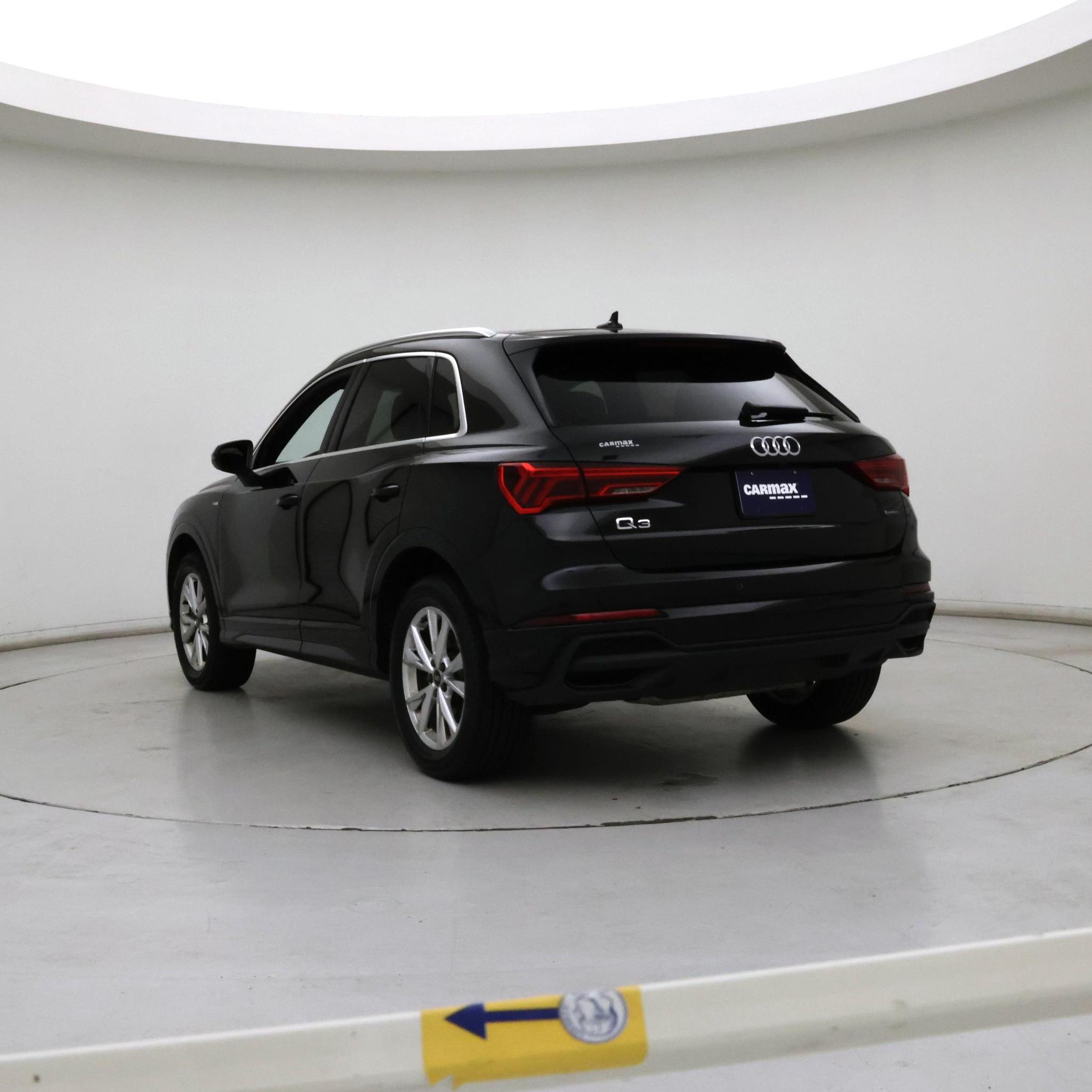 Thumbnail: 2023 Audi Q3 - 2
