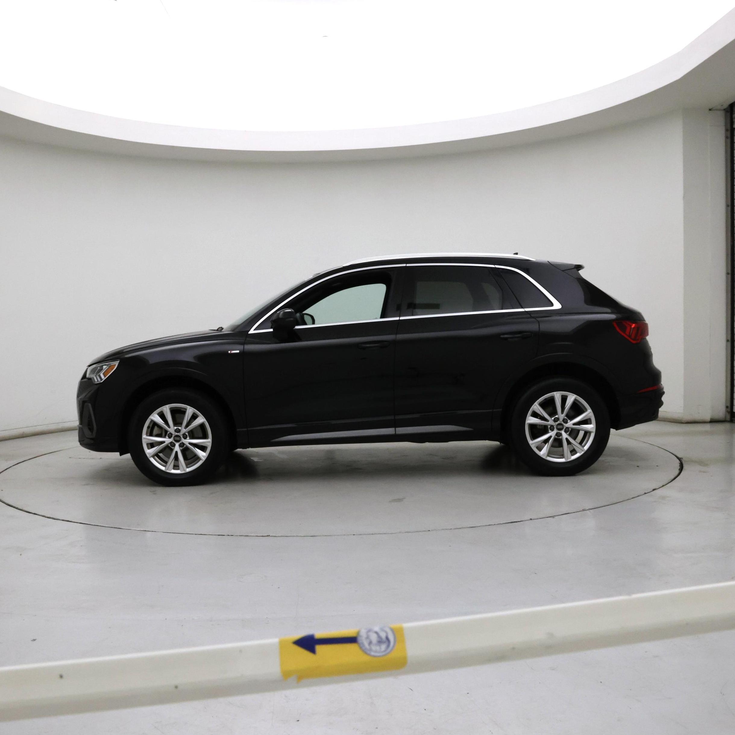 Thumbnail: 2023 Audi Q3 - 3