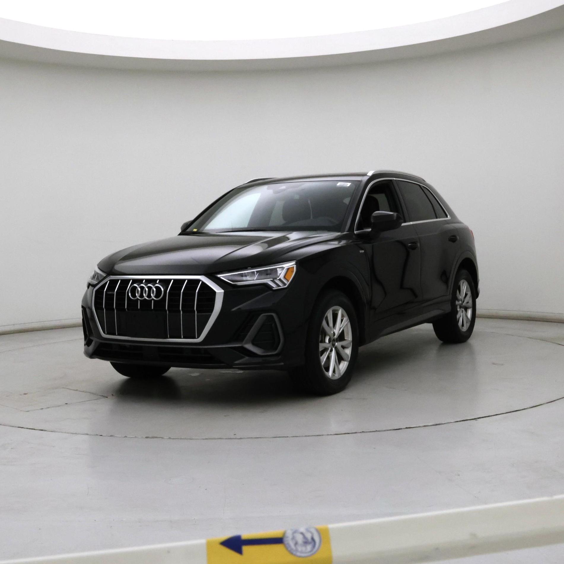 Thumbnail: 2023 Audi Q3 - 4