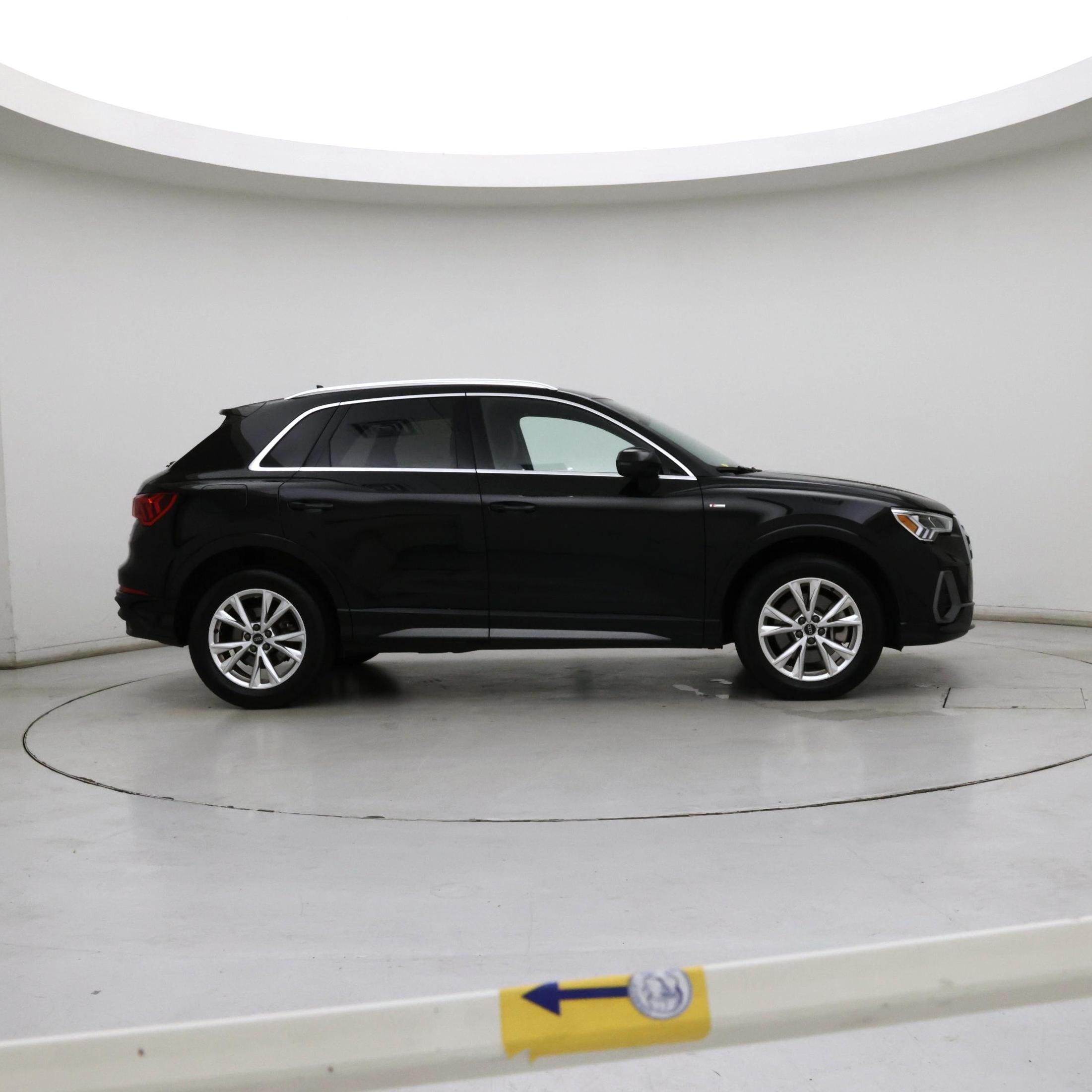 Thumbnail: 2023 Audi Q3 - 7