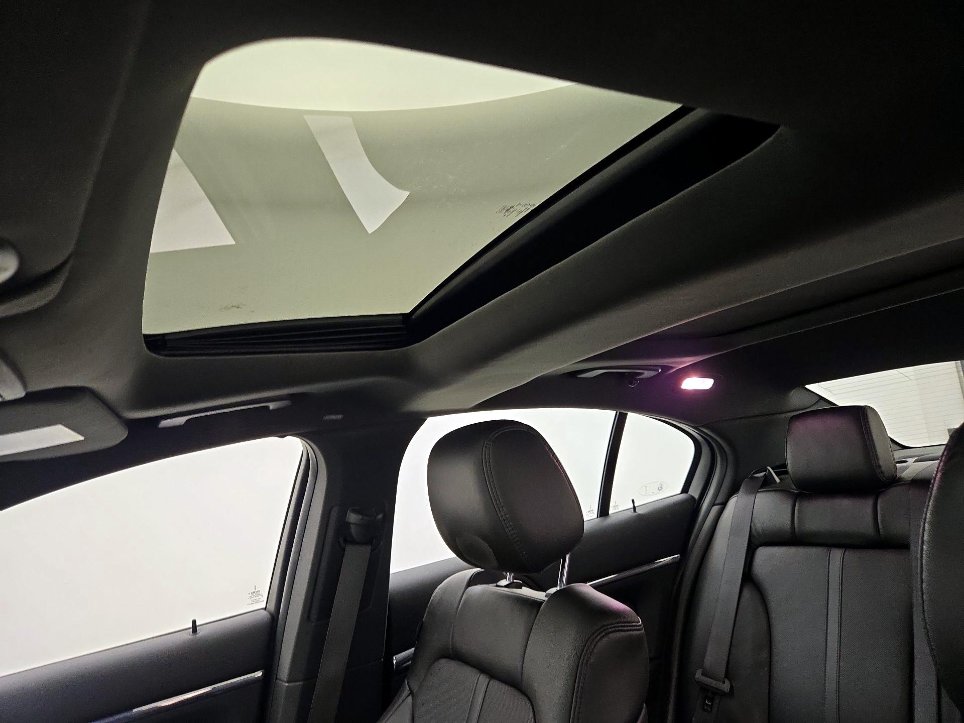 Thumbnail: 2015 Lincoln MKS - 18