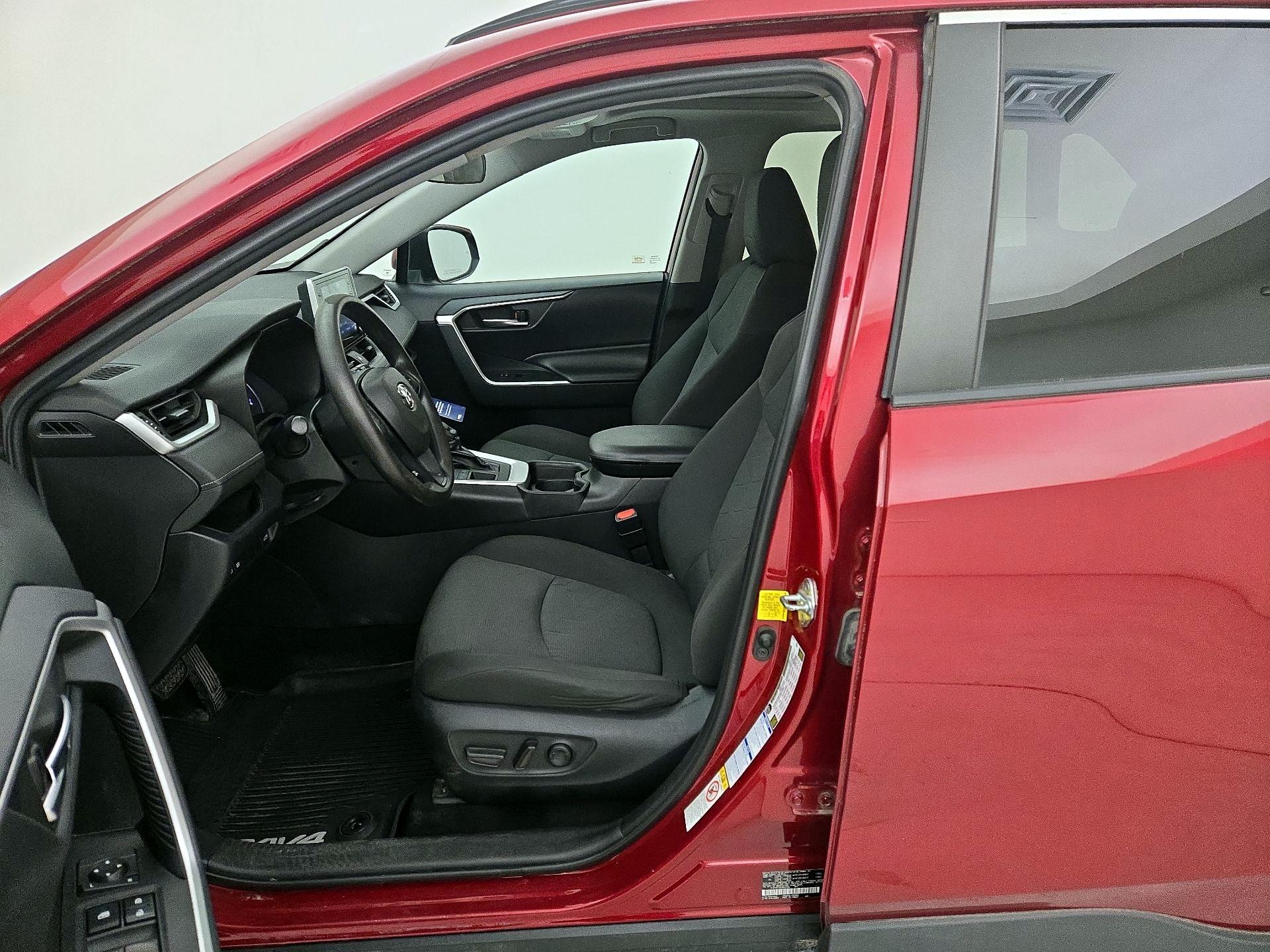 Thumbnail: 2019 Toyota RAV4 - 11