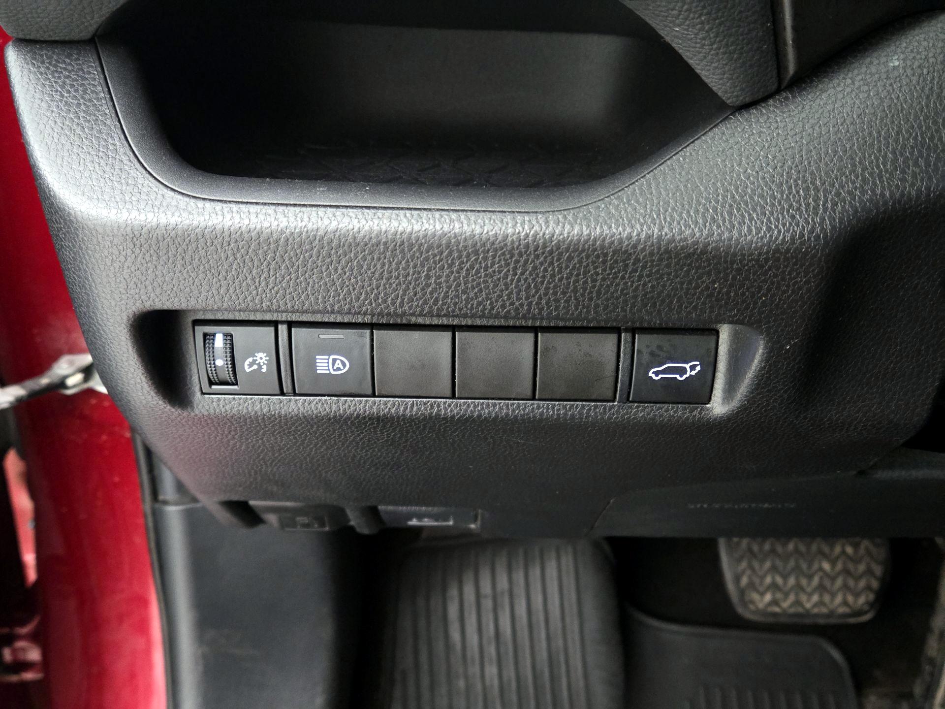 Thumbnail: 2019 Toyota RAV4 - 13