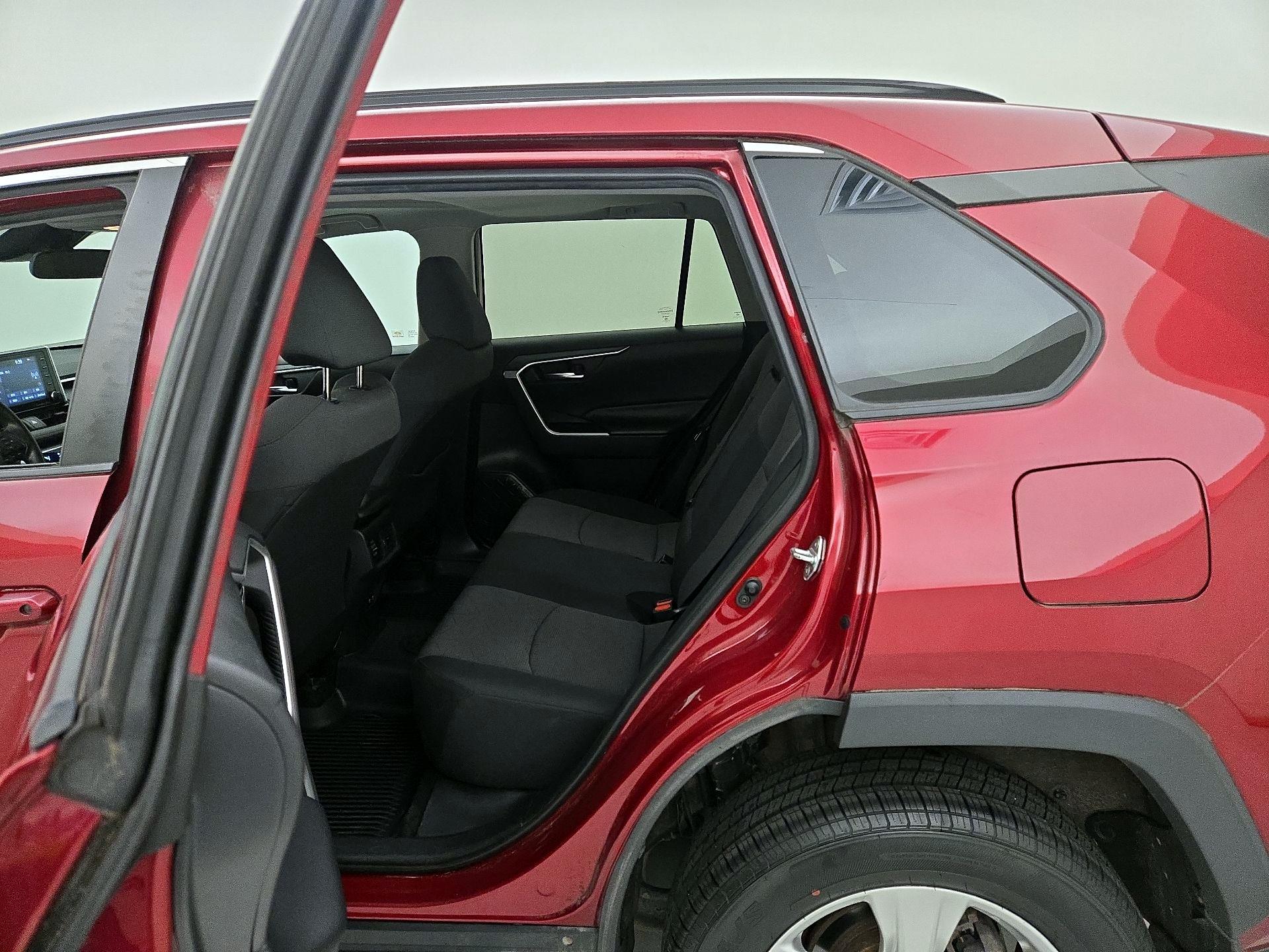 Thumbnail: 2019 Toyota RAV4 - 18