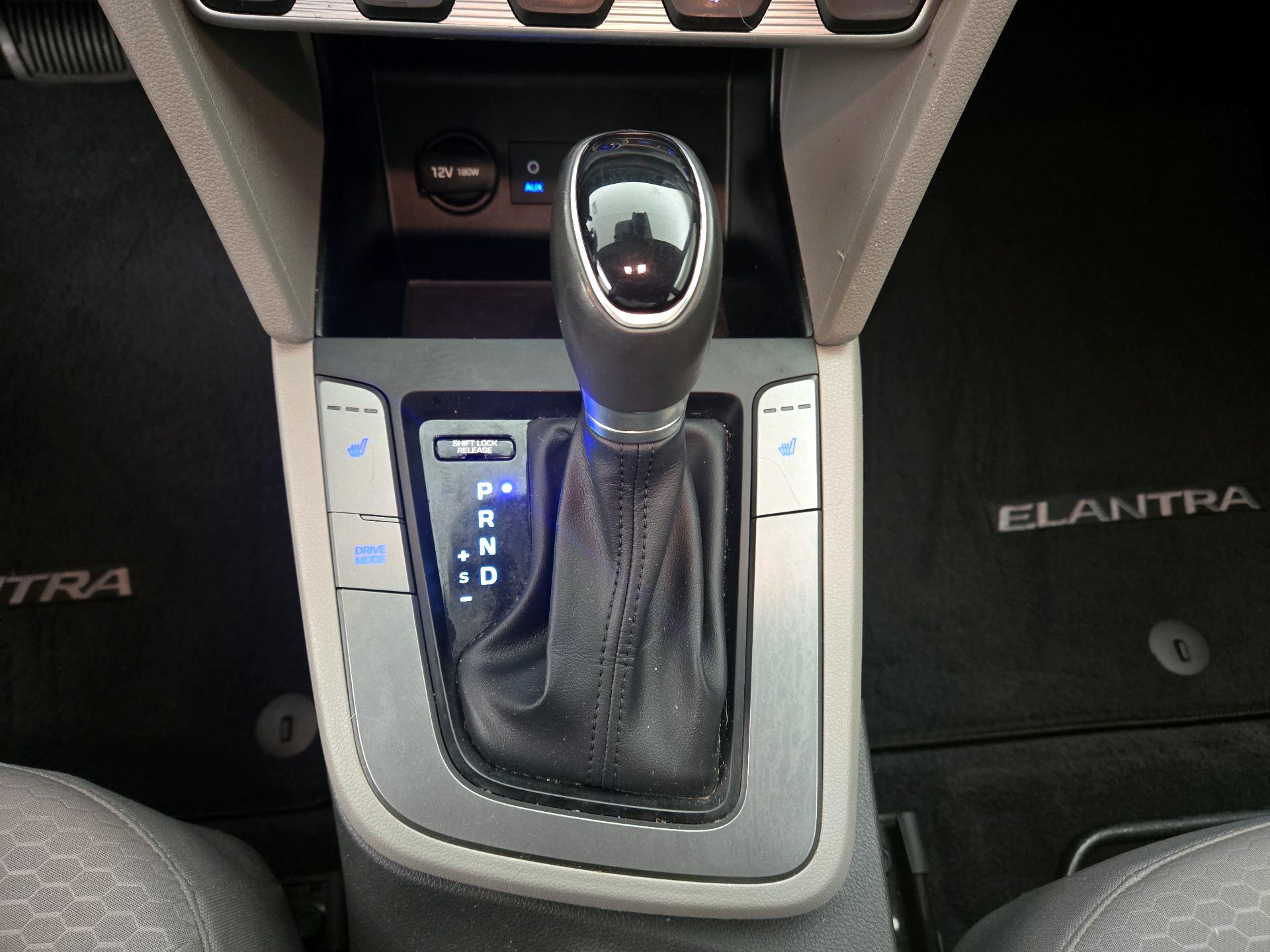 Thumbnail: 2020 Hyundai Elantra - 17