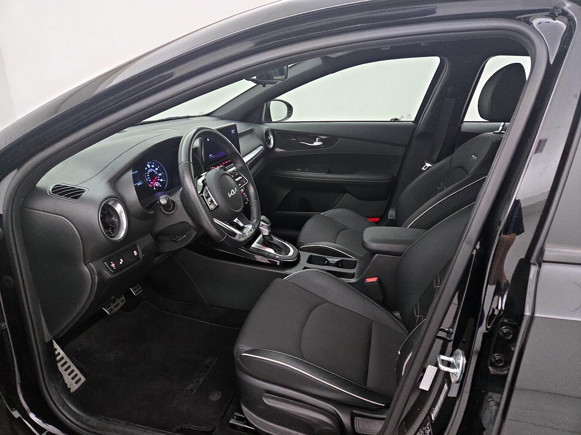 Thumbnail: 2022 Kia Forte - 11