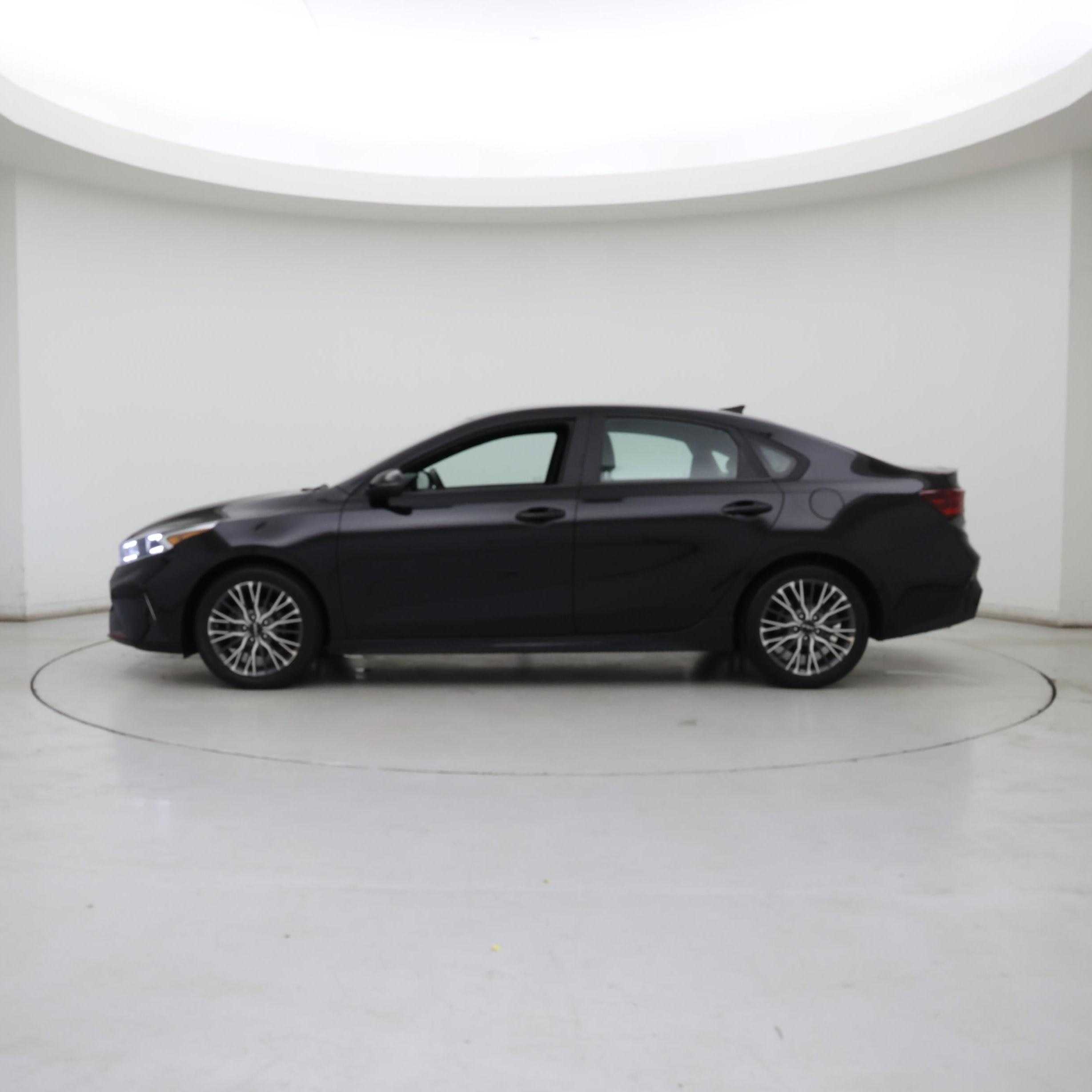Thumbnail: 2022 Kia Forte - 3