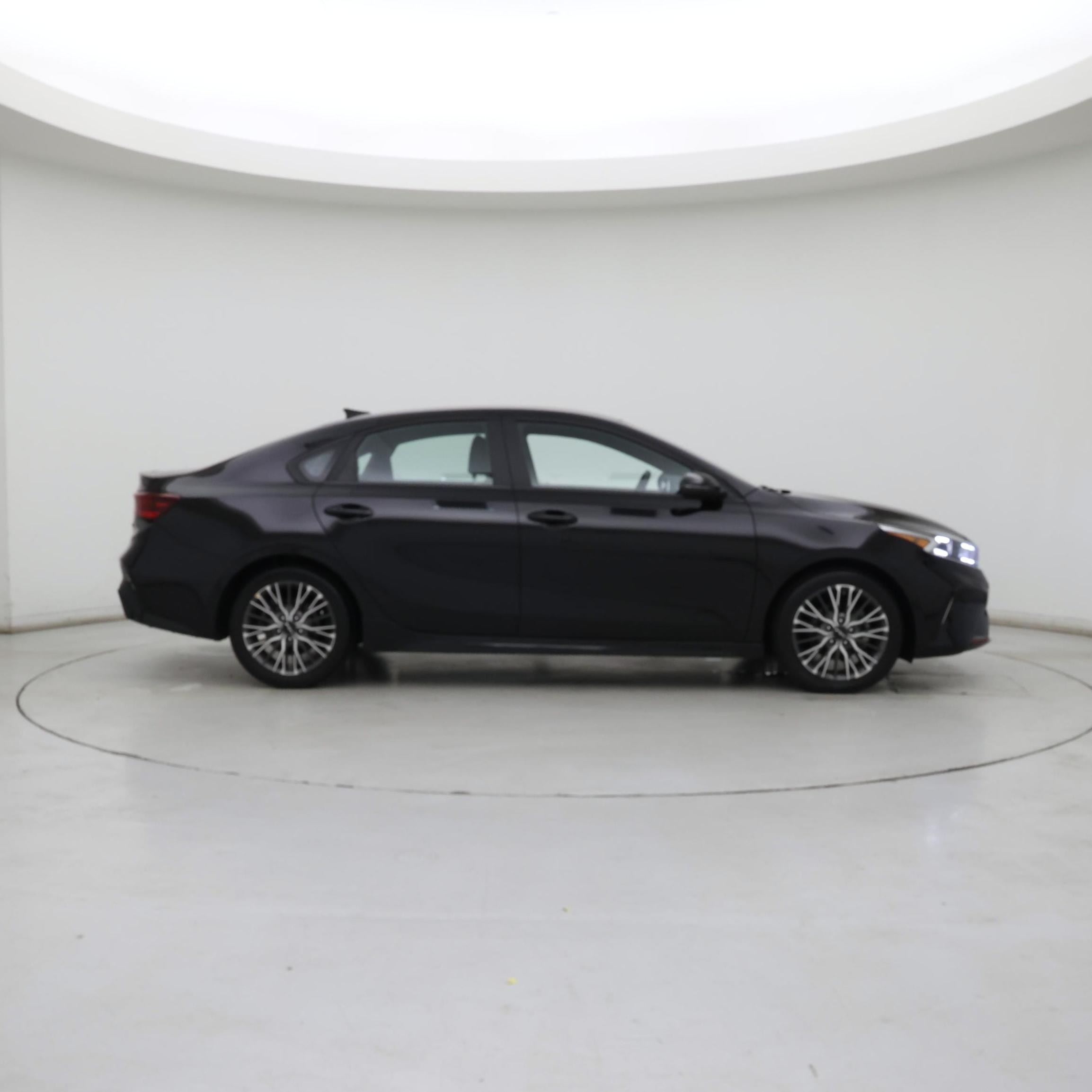 Thumbnail: 2022 Kia Forte - 7