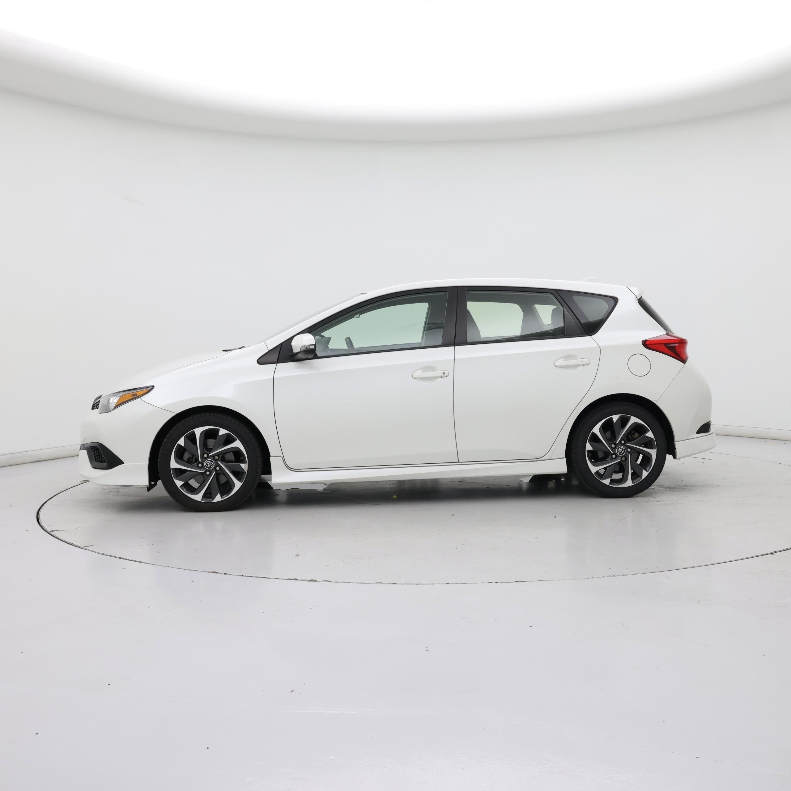 Thumbnail: 2017 Toyota Corolla iM - 3