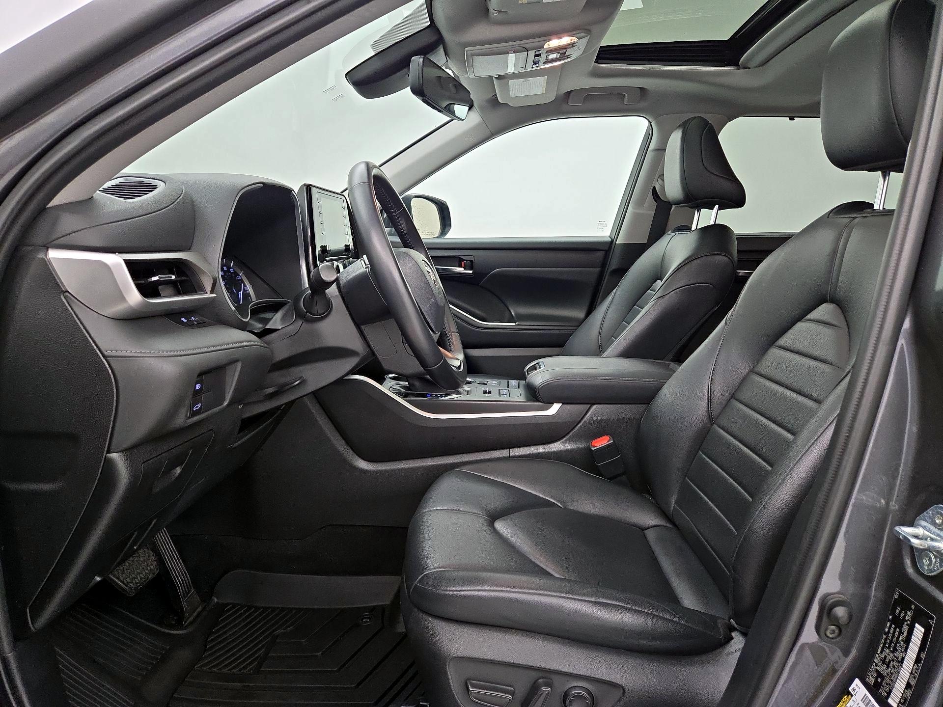 Thumbnail: 2022 Toyota Highlander - 11