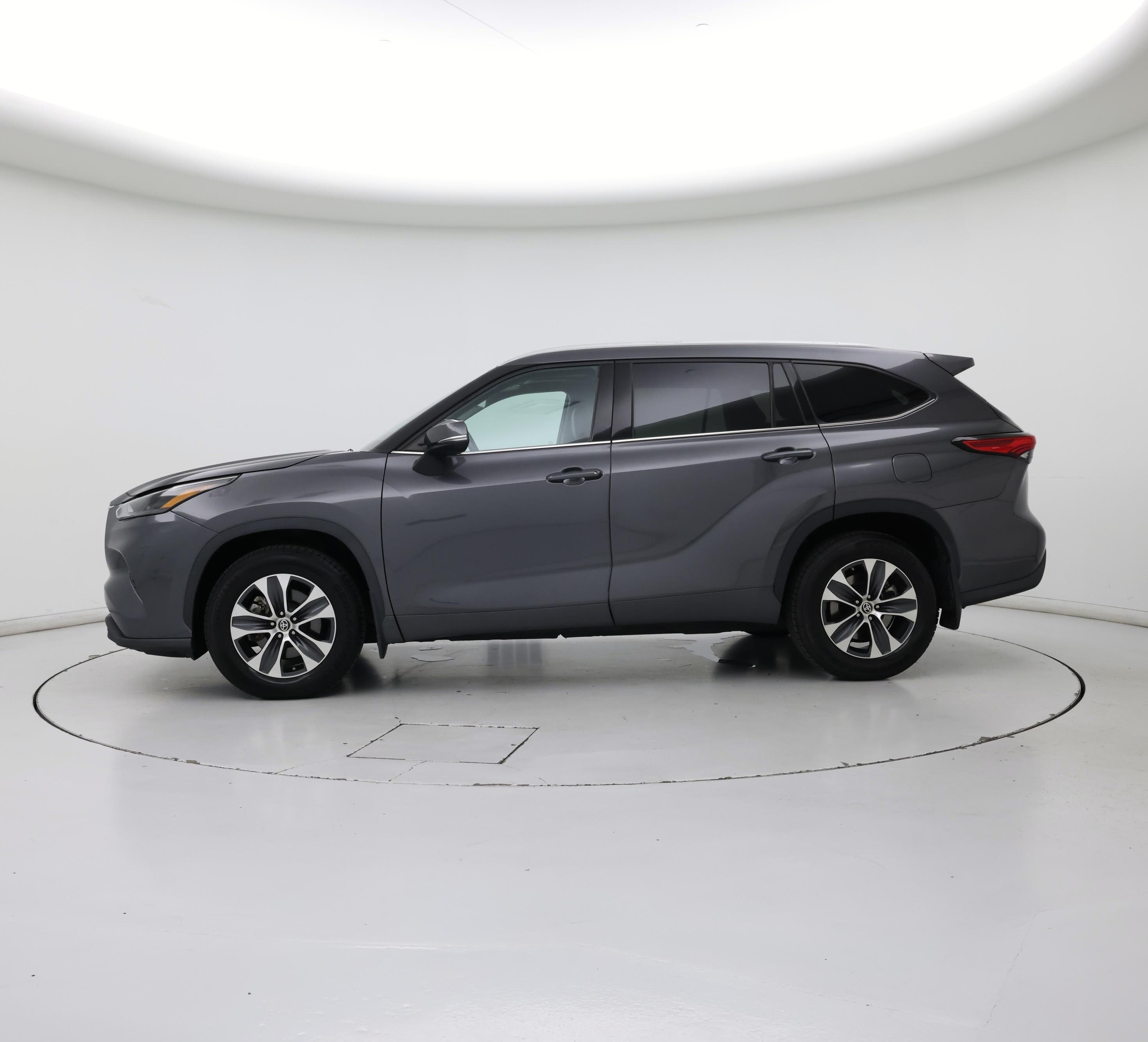 Thumbnail: 2022 Toyota Highlander - 3