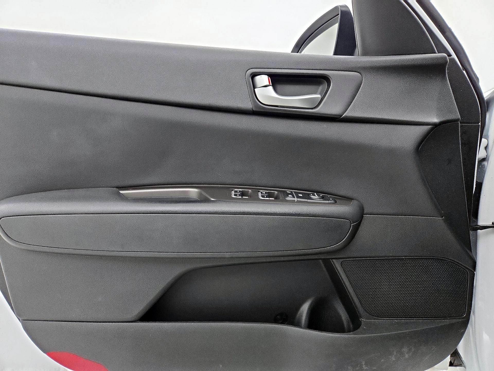 Thumbnail: 2019 Kia Optima - 12