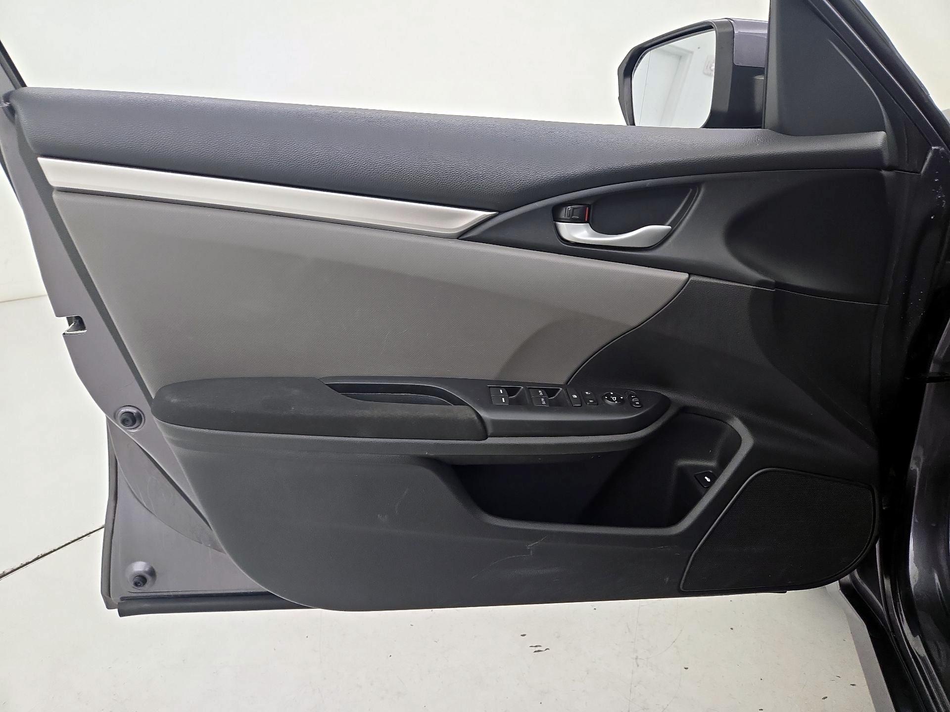 Thumbnail: 2016 Honda Civic - 12