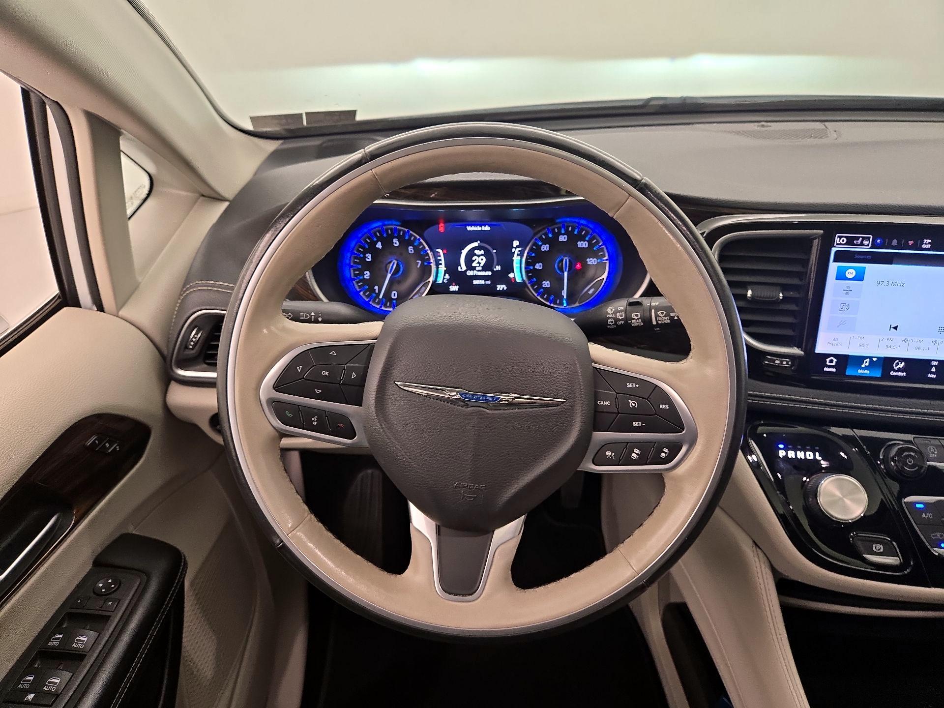 Thumbnail: 2021 Chrysler Pacifica - 10