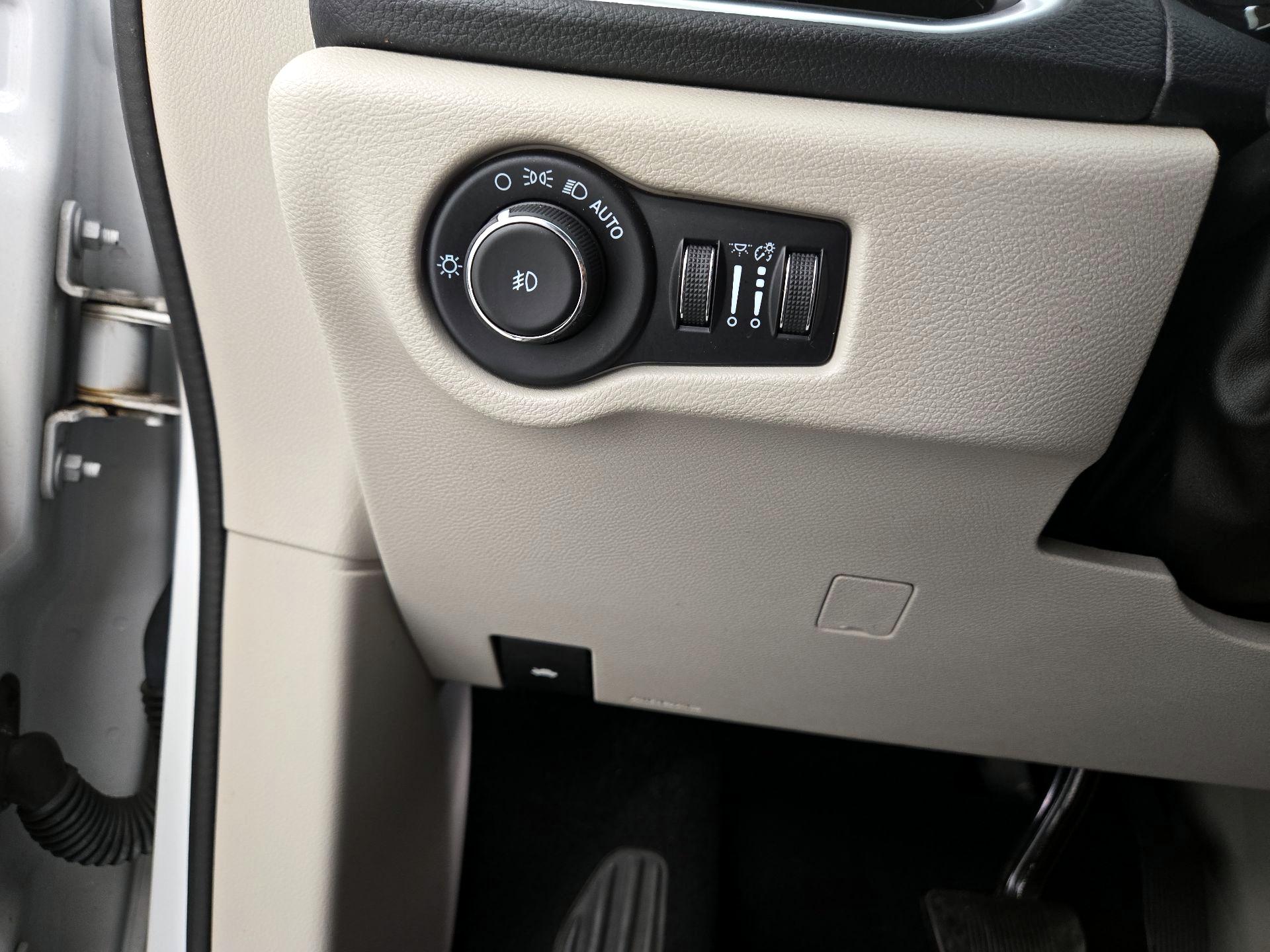 Thumbnail: 2021 Chrysler Pacifica - 13