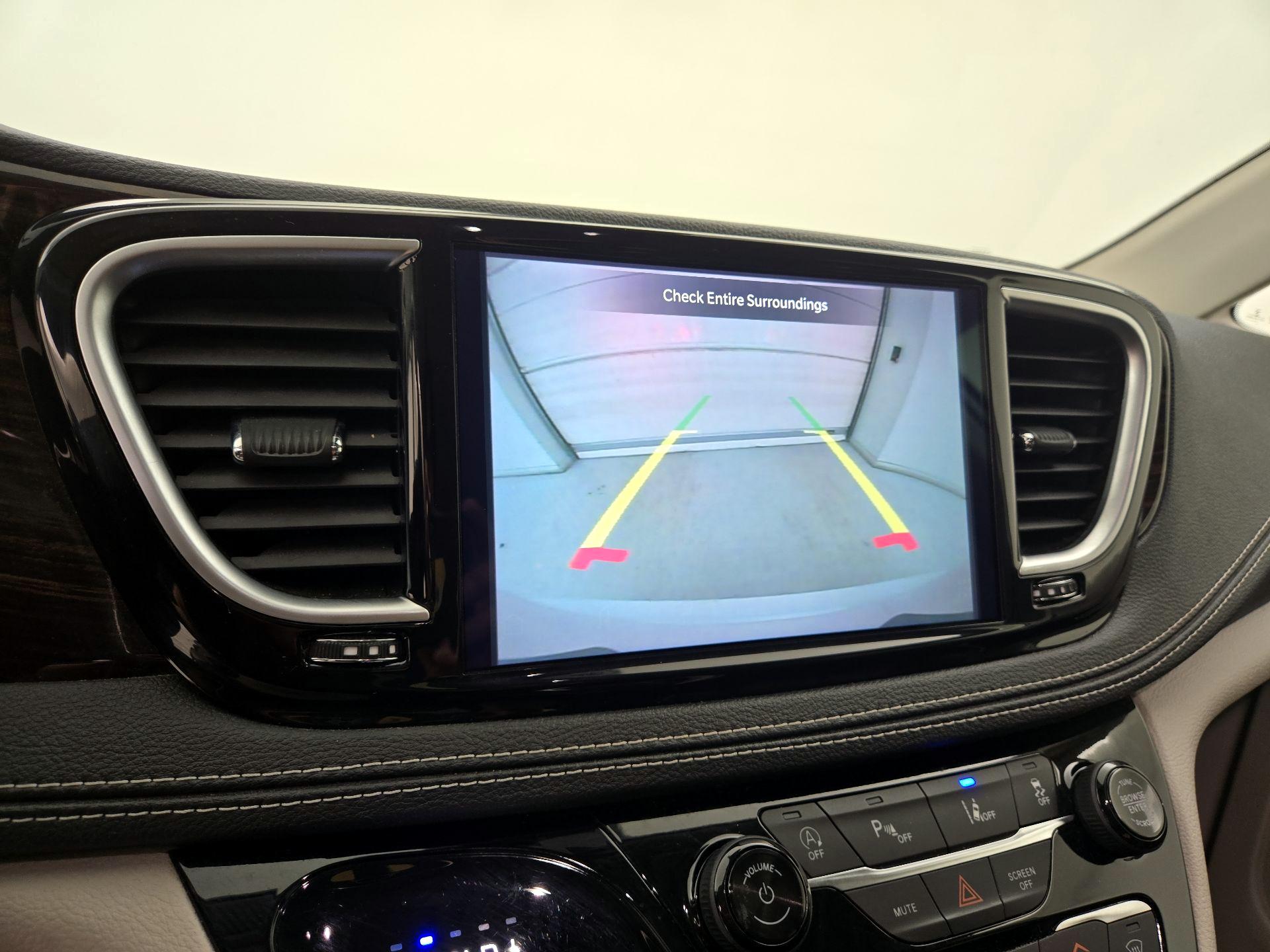 Thumbnail: 2021 Chrysler Pacifica - 14