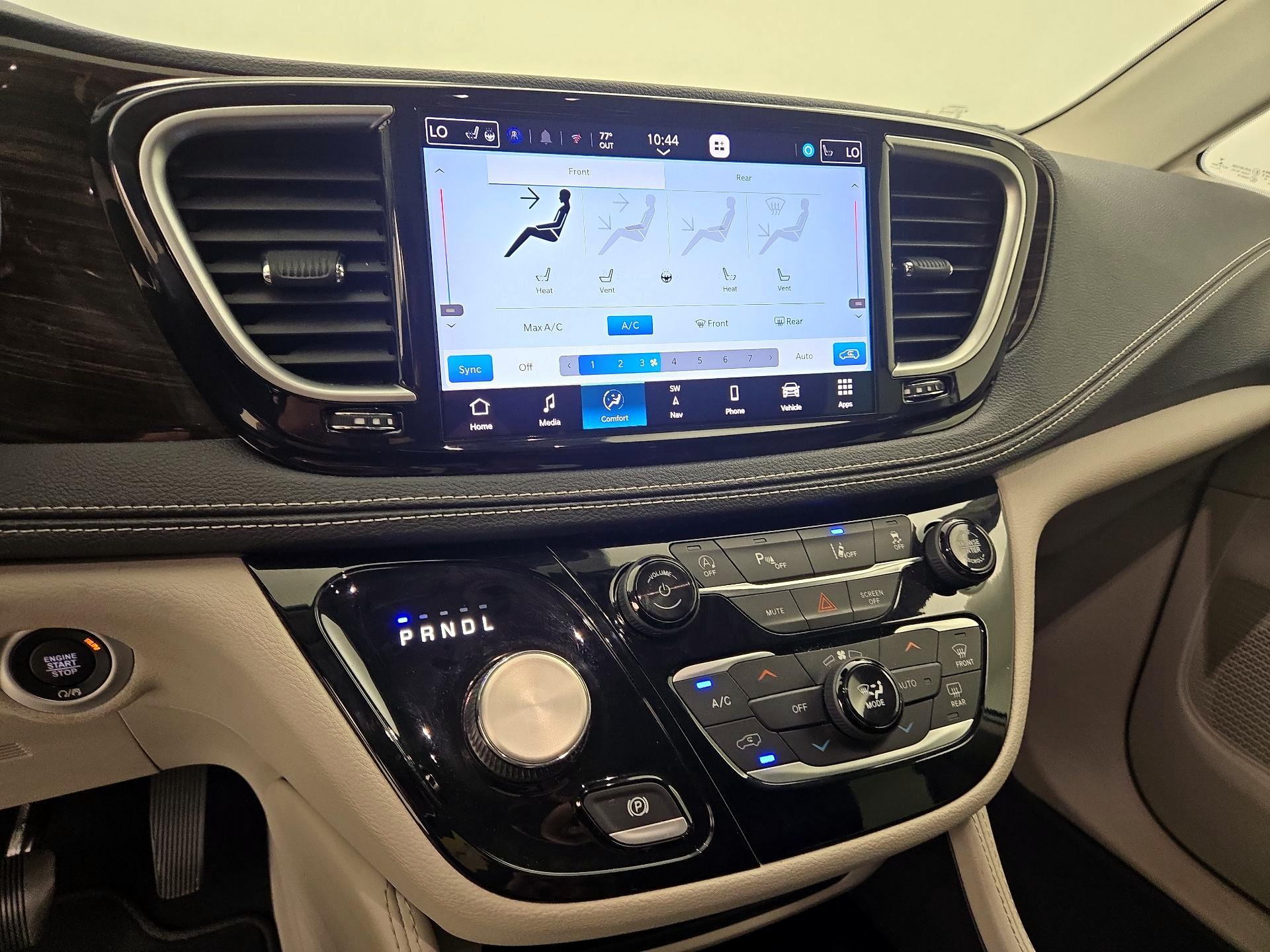 Thumbnail: 2021 Chrysler Pacifica - 16