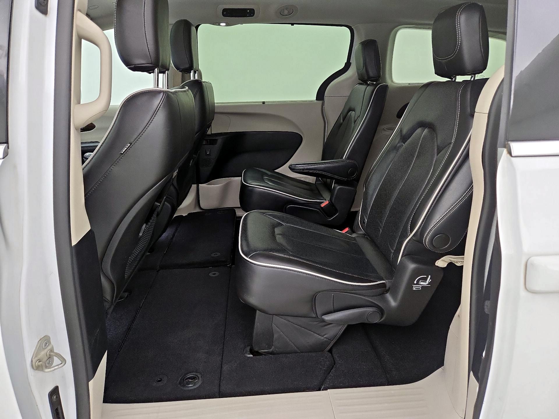 Thumbnail: 2021 Chrysler Pacifica - 19