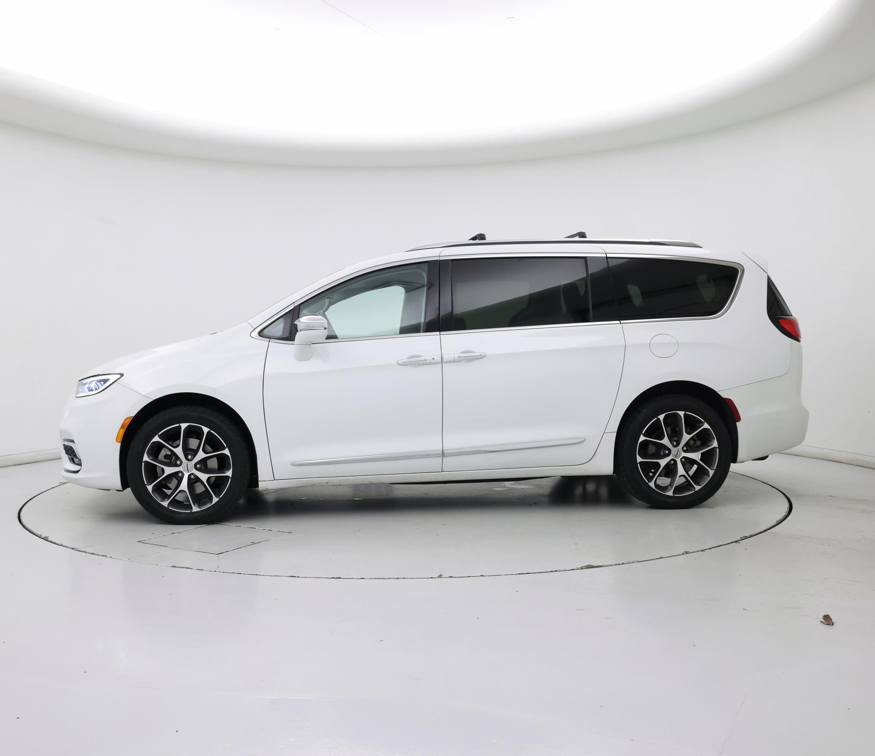 Thumbnail: 2021 Chrysler Pacifica - 3