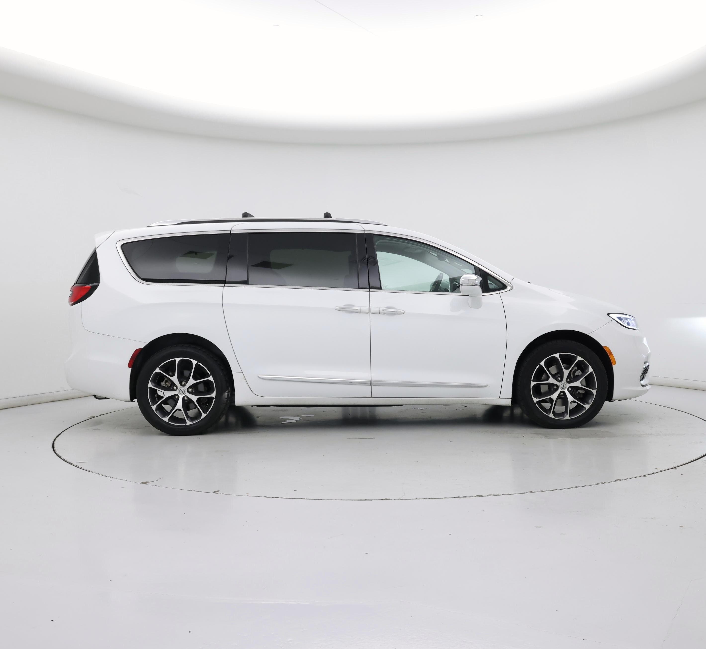 Thumbnail: 2021 Chrysler Pacifica - 7