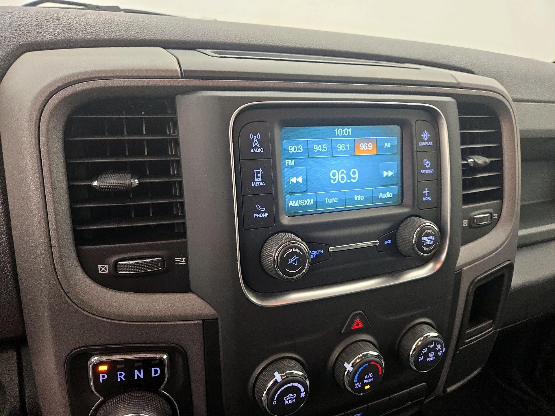 Thumbnail: 2019 RAM 1500 Classic - 15
