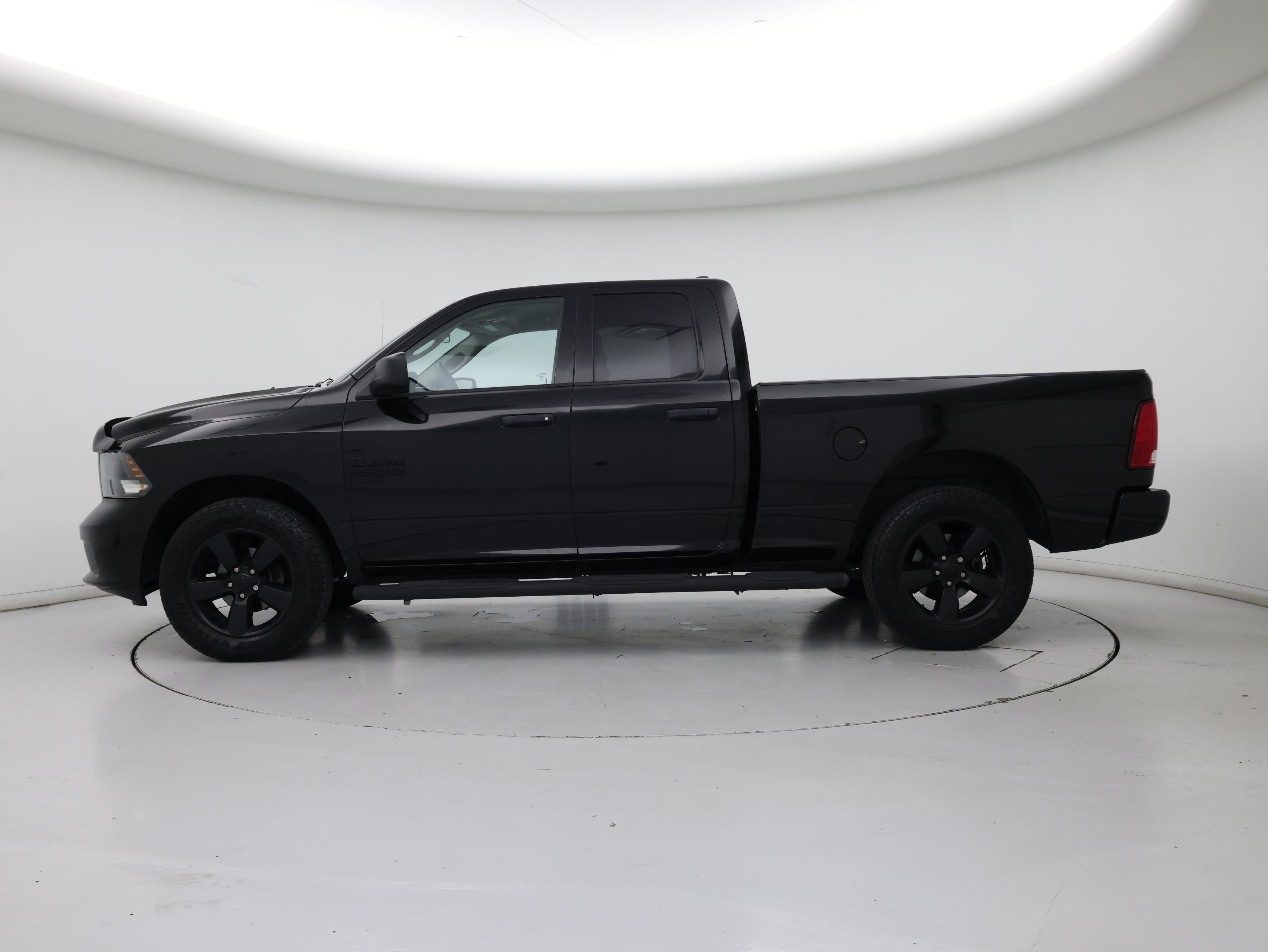 Thumbnail: 2019 RAM 1500 Classic - 3