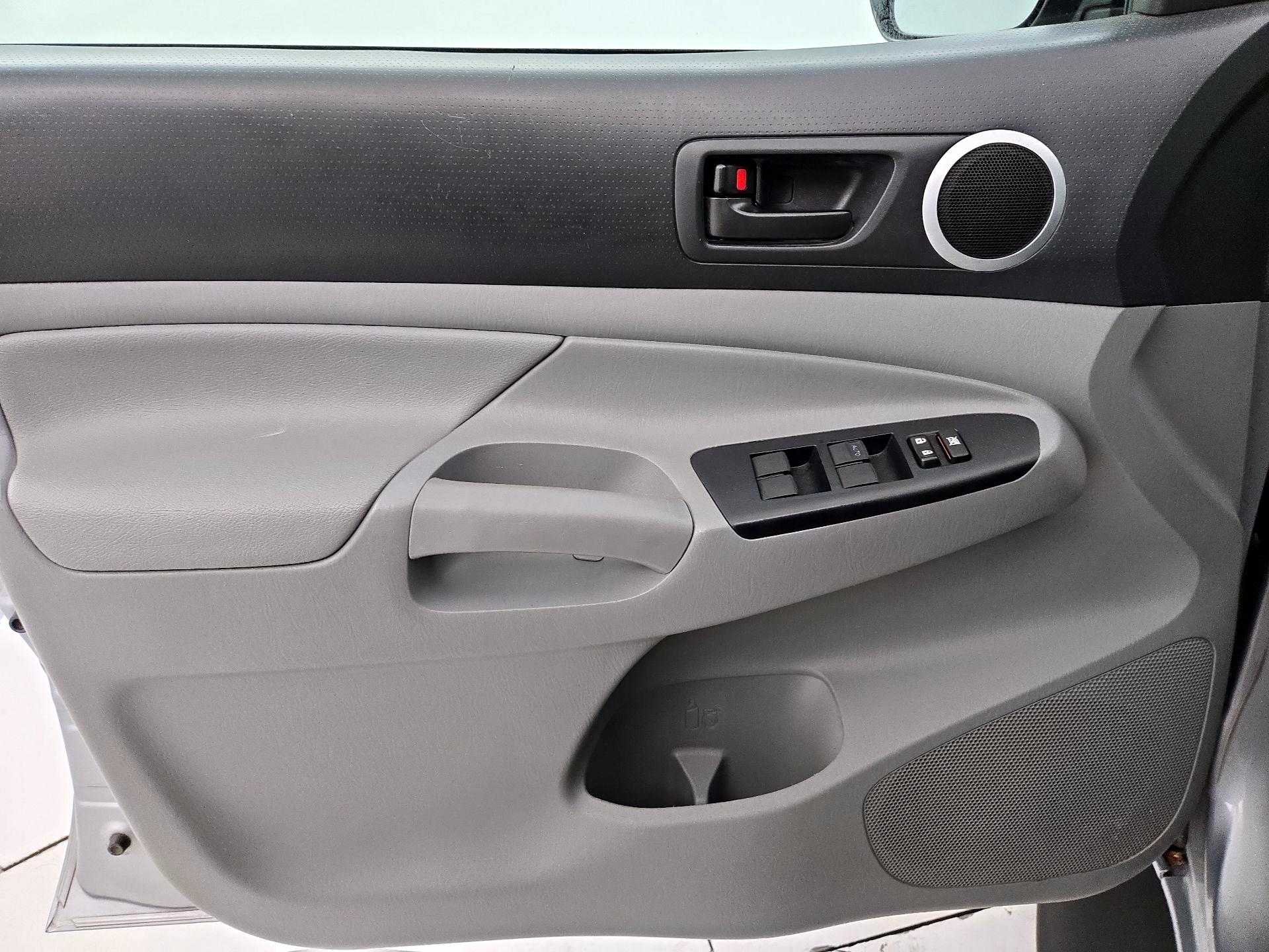 Thumbnail: 2015 Toyota Tacoma - 12