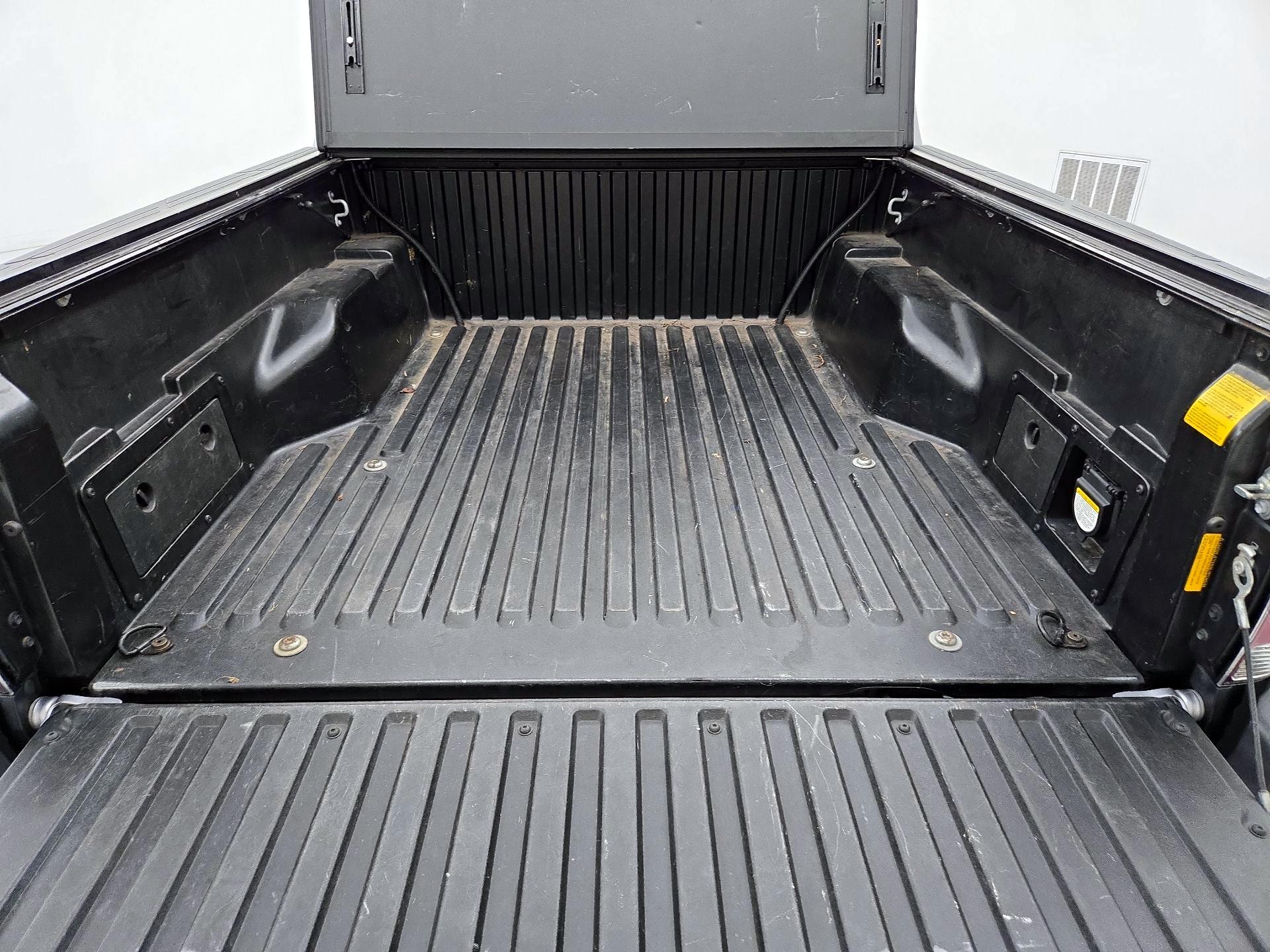 Thumbnail: 2015 Toyota Tacoma - 20