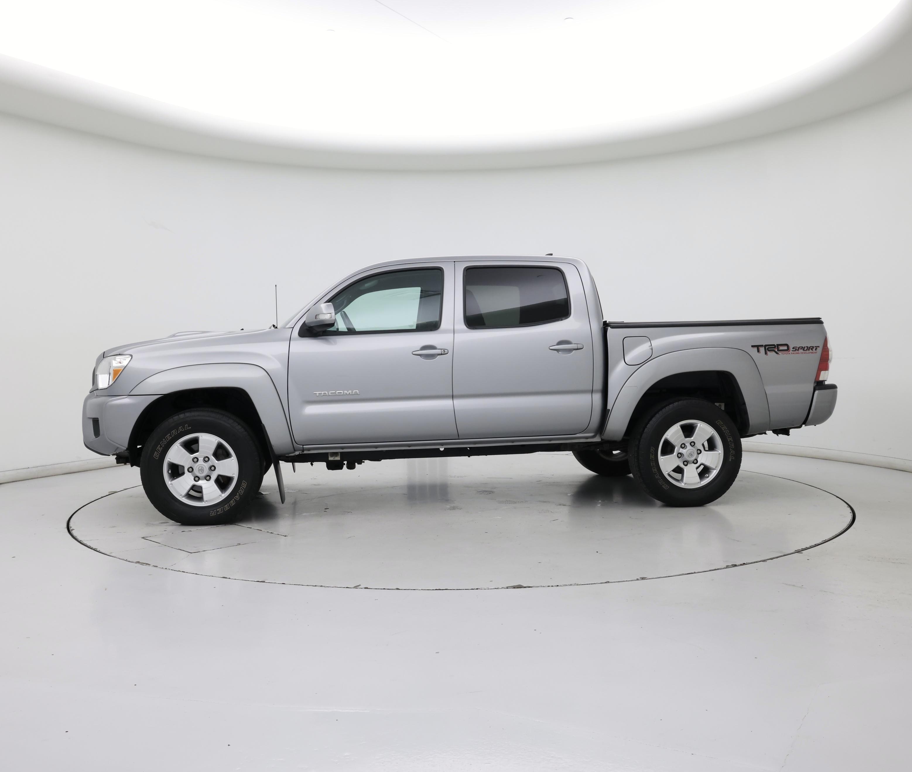 Thumbnail: 2015 Toyota Tacoma - 3