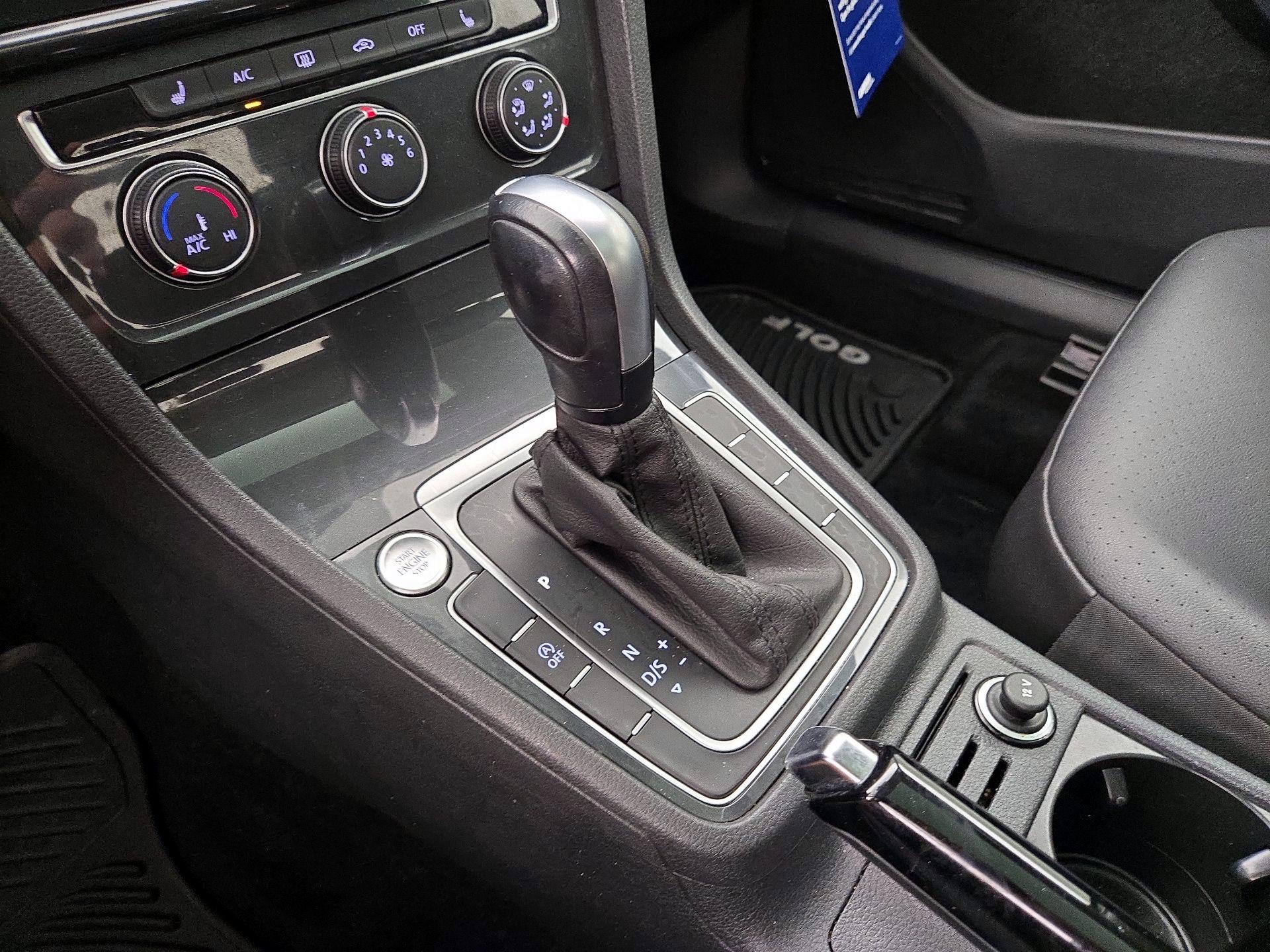 Thumbnail: 2020 Volkswagen Golf - 17