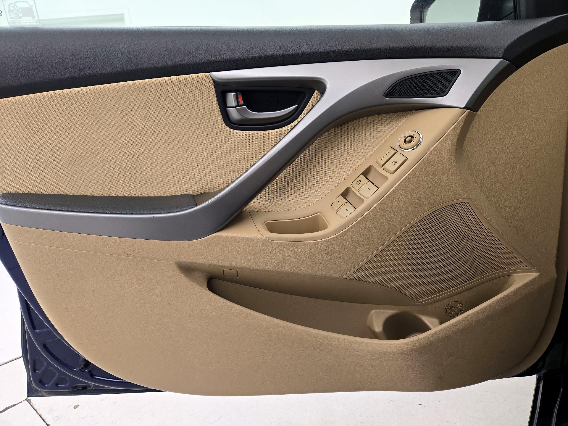 Thumbnail: 2013 Hyundai Elantra - 12