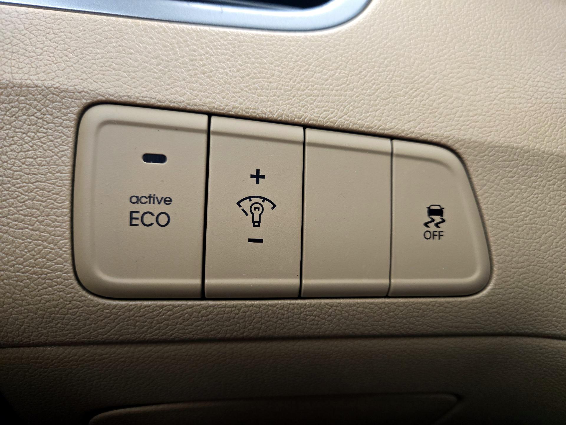 Thumbnail: 2013 Hyundai Elantra - 13