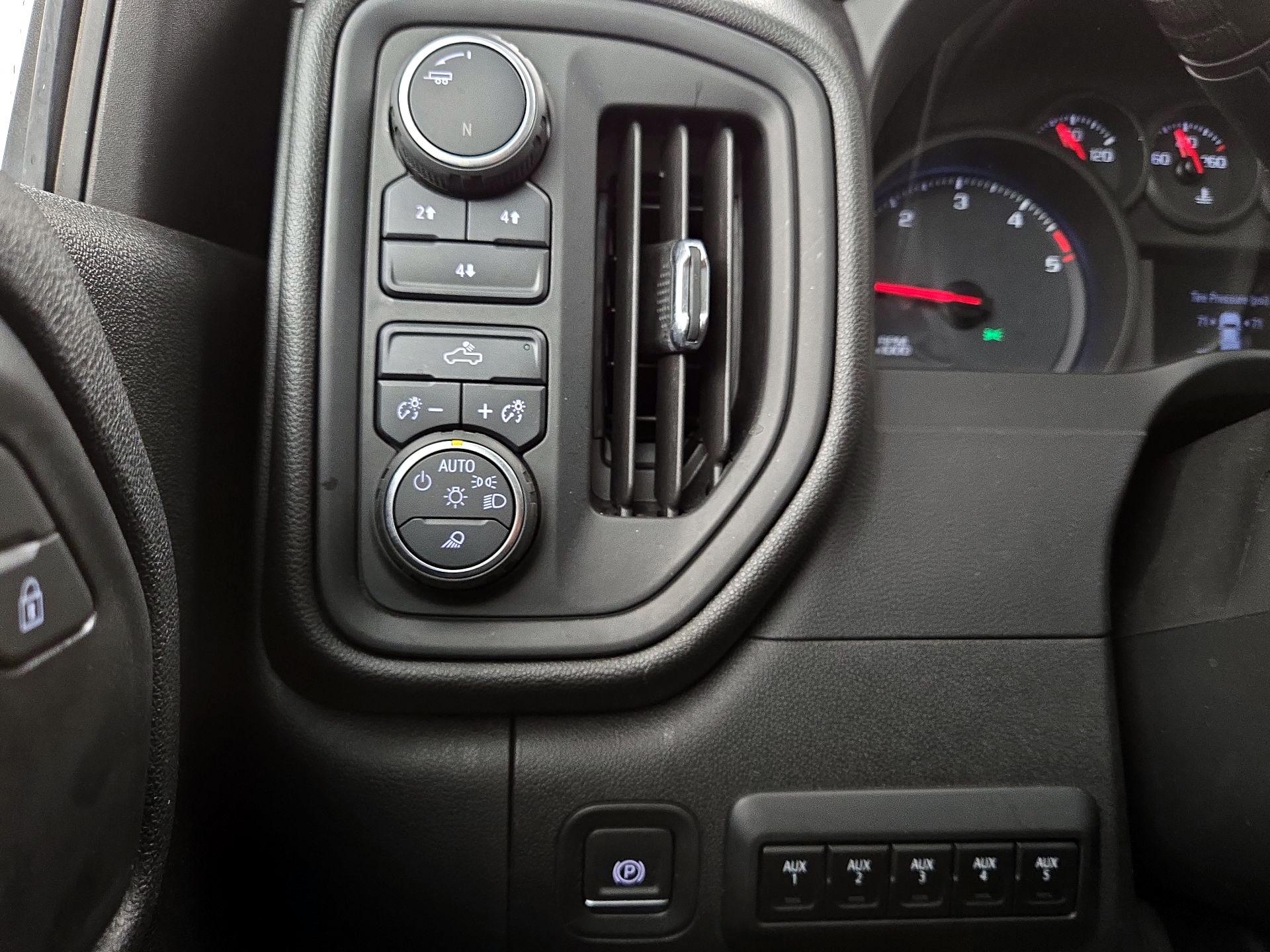 Thumbnail: 2020 Chevrolet Silverado 2500 - 13