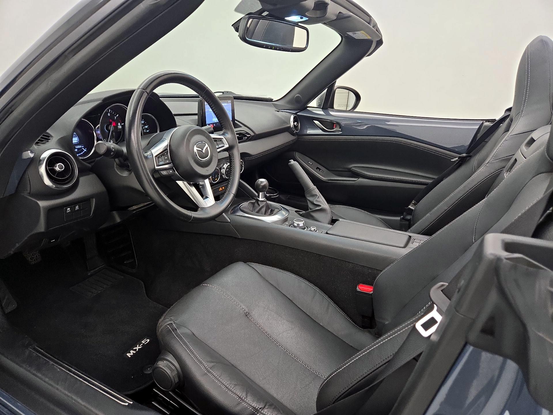 Thumbnail: 2020 Mazda MX-5 Miata - 11