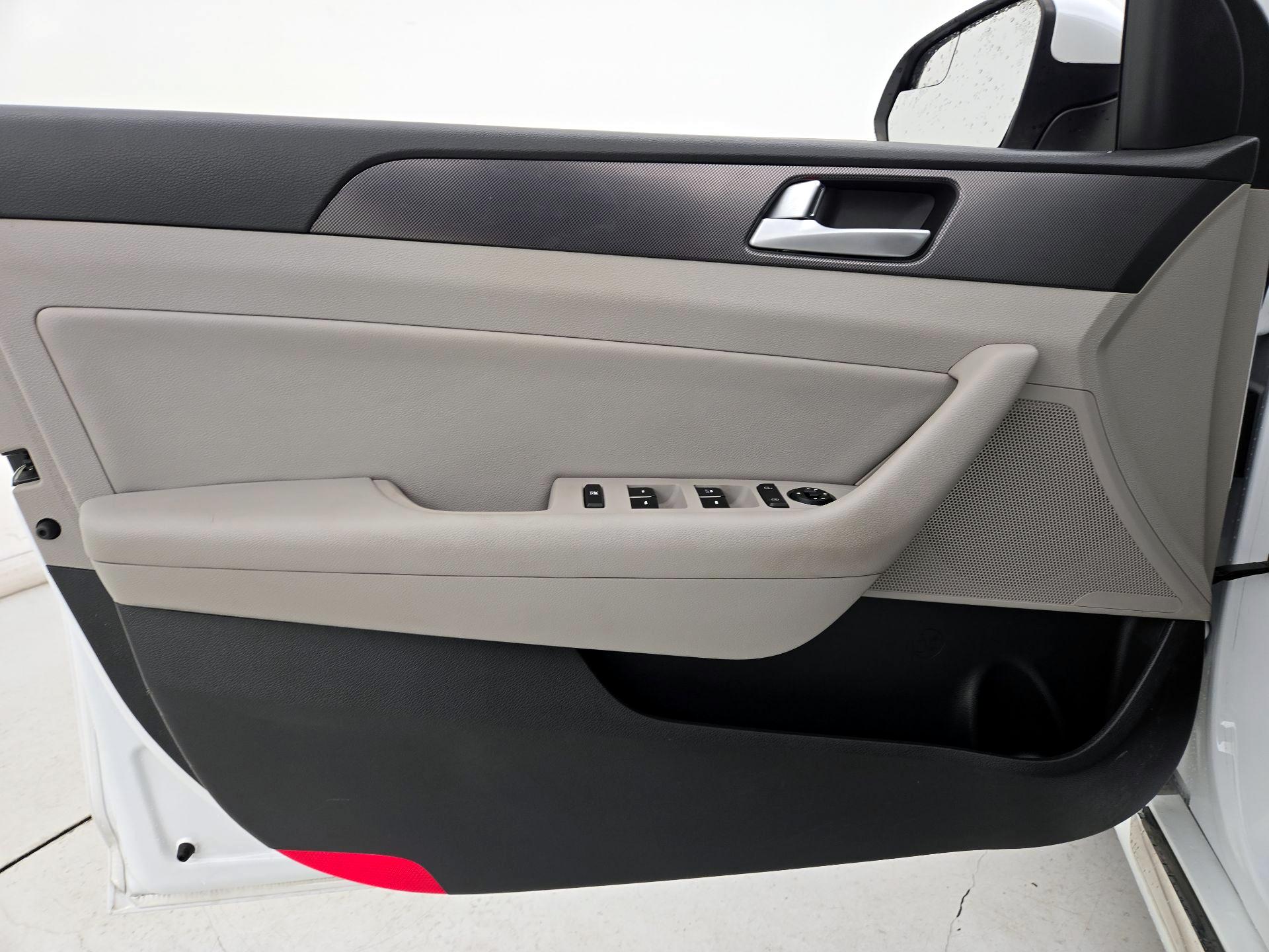 Thumbnail: 2015 Hyundai Sonata - 12