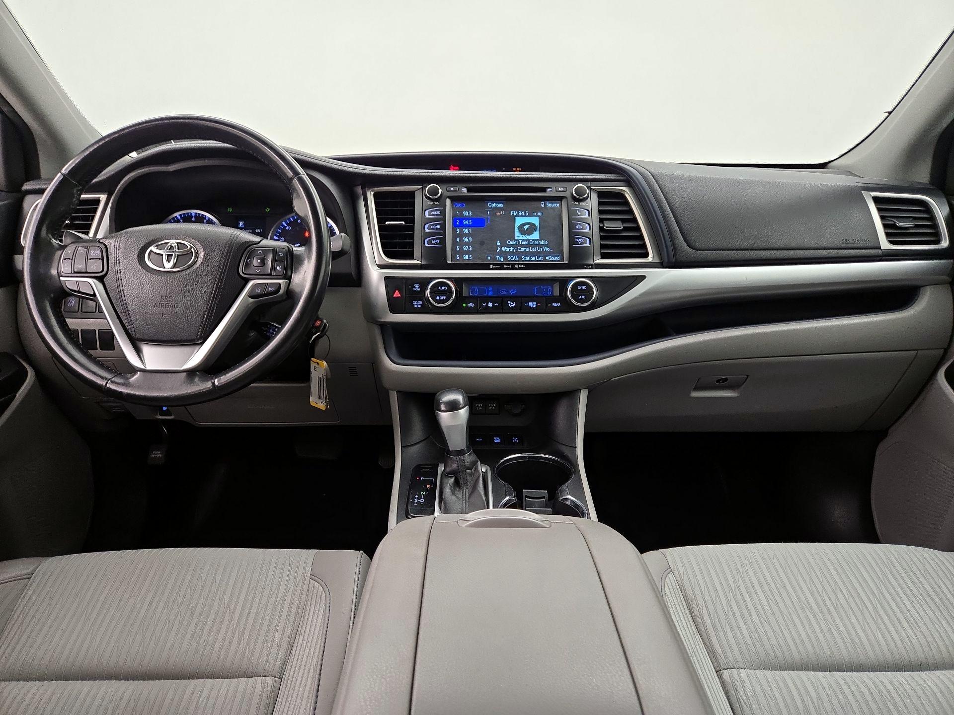 Thumbnail: 2017 Toyota Highlander - 9