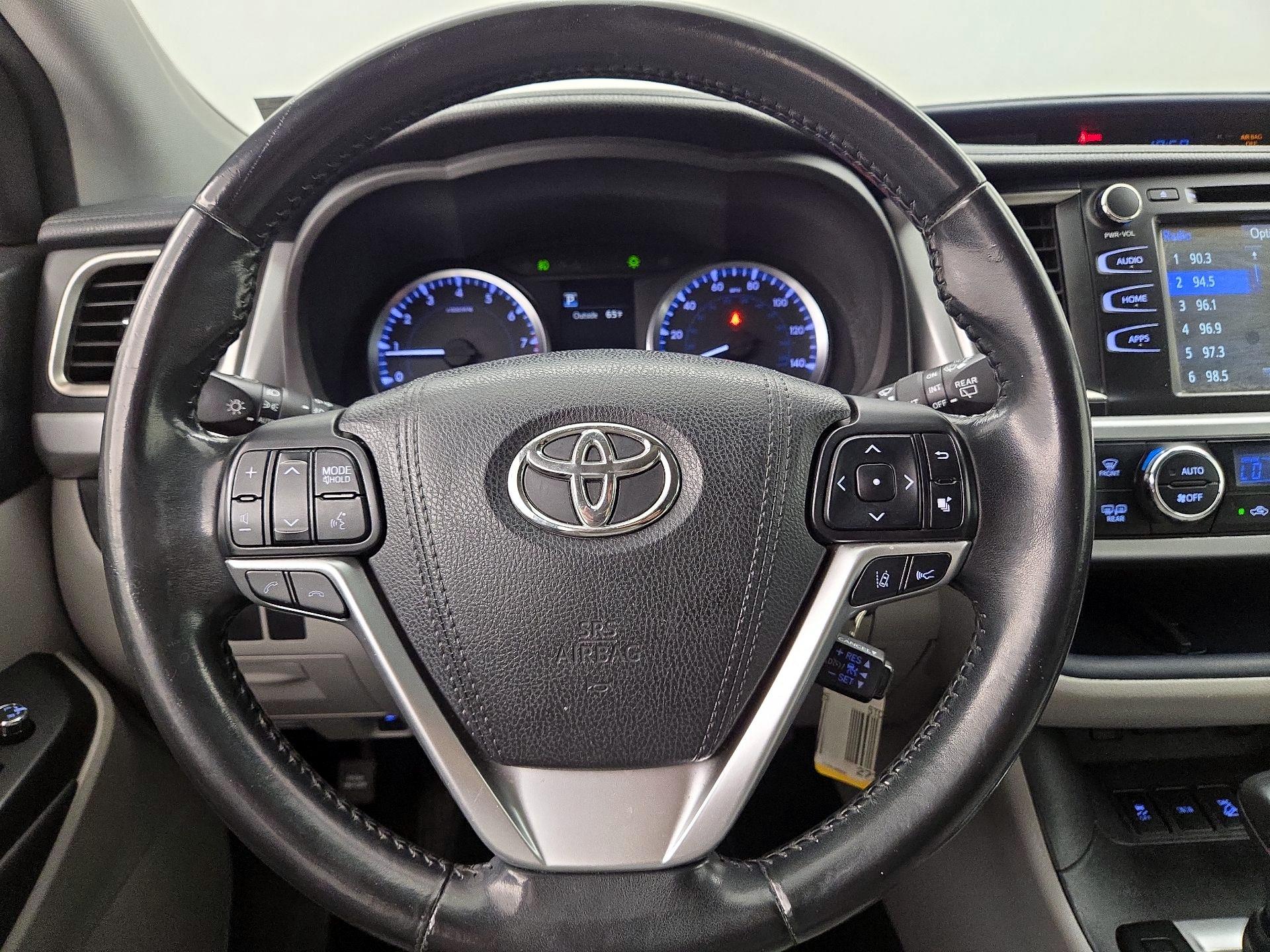 Thumbnail: 2017 Toyota Highlander - 10