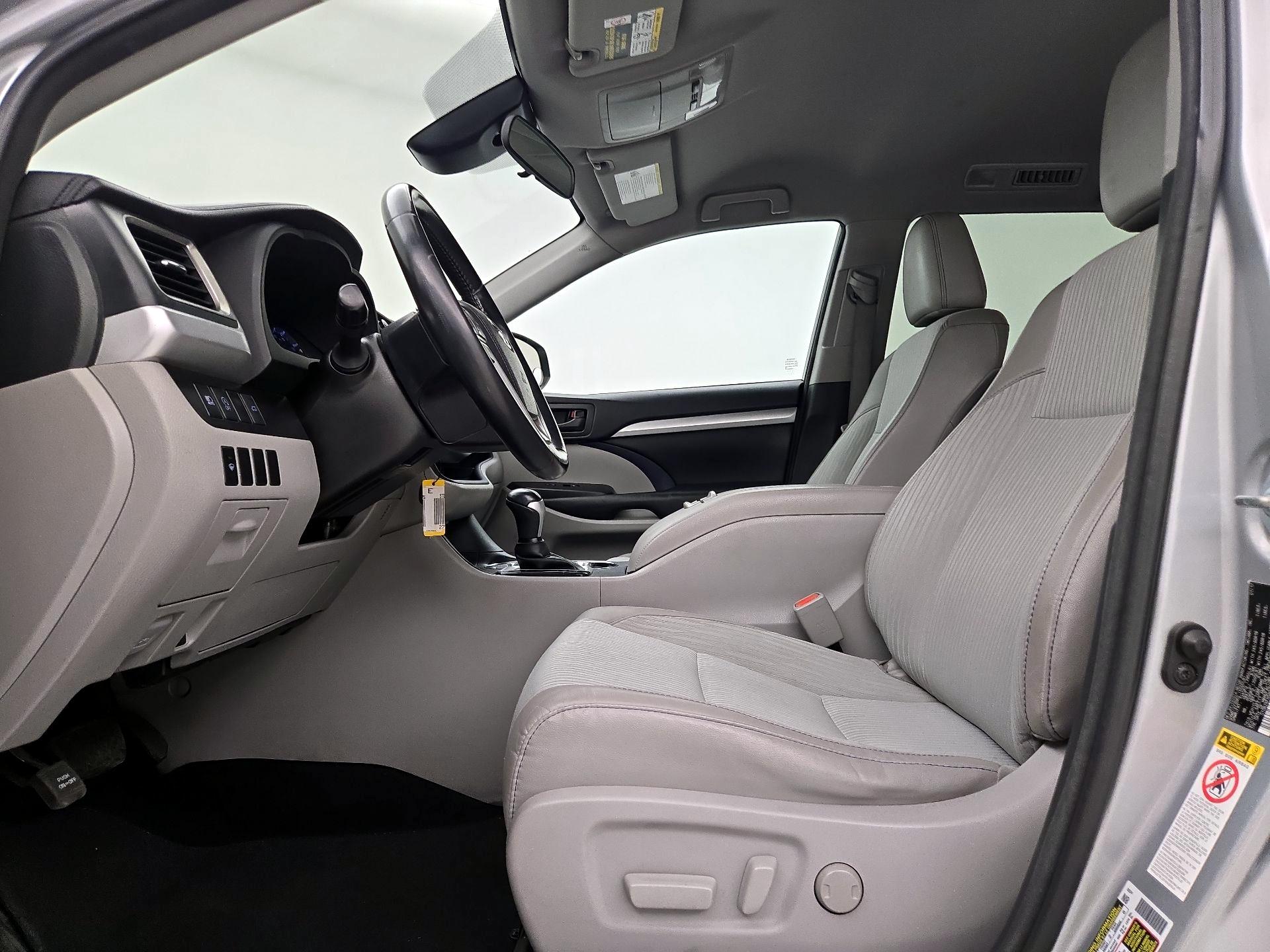Thumbnail: 2017 Toyota Highlander - 11