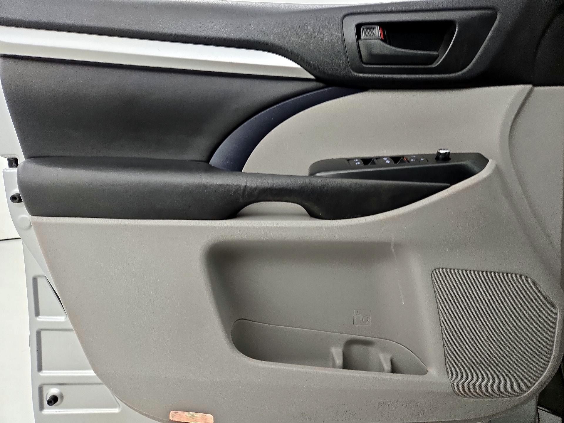 Thumbnail: 2017 Toyota Highlander - 12