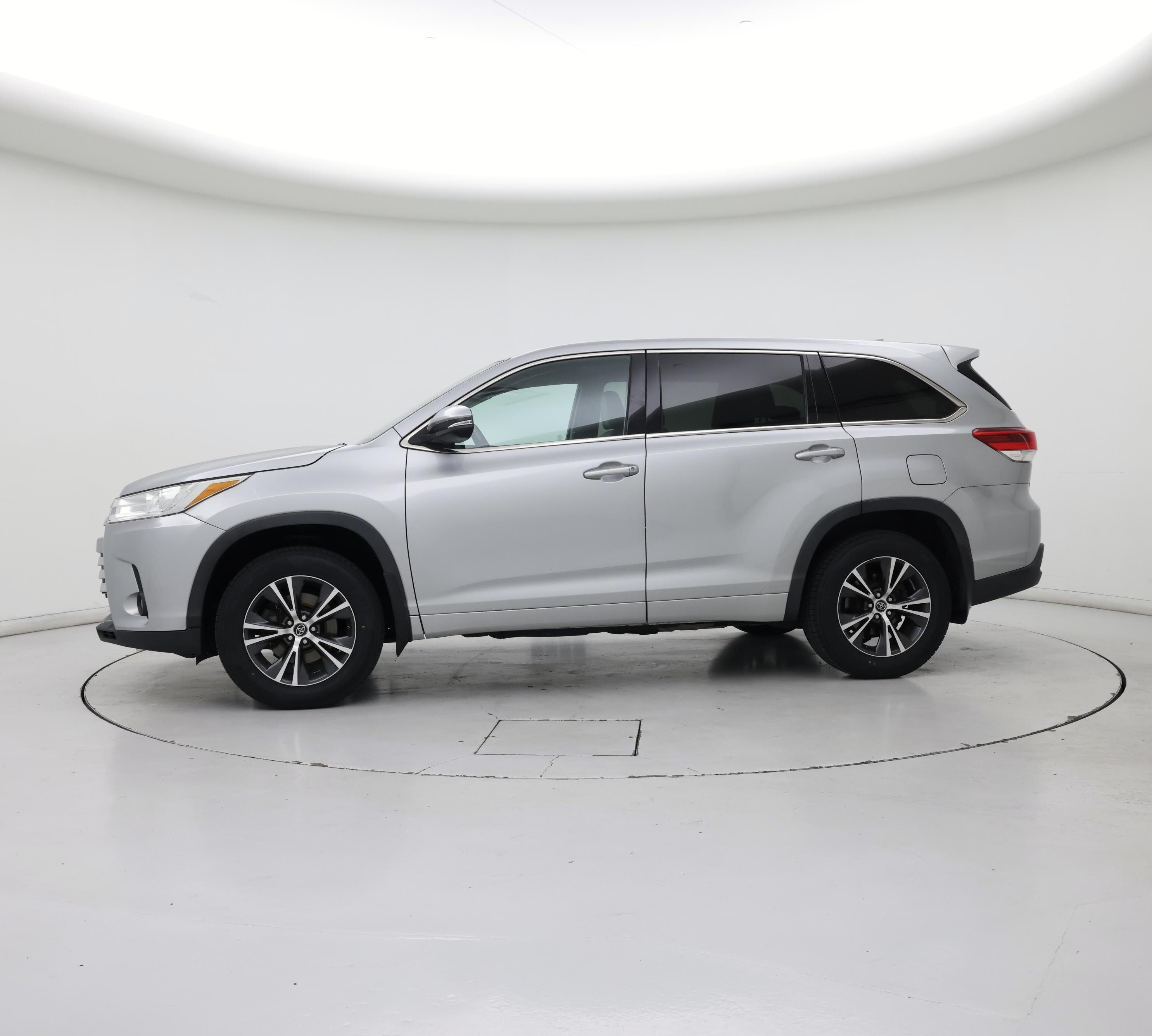 Thumbnail: 2017 Toyota Highlander - 3